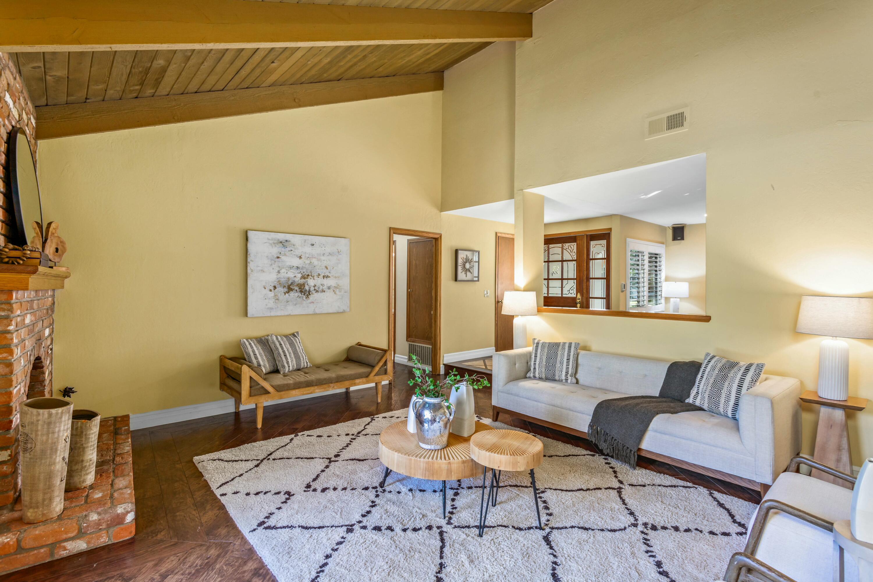 Santa Barbara, California 93111, United States, 3 Bedrooms Bedrooms, ,2 BathroomsBathrooms,Residential,Pending,27614