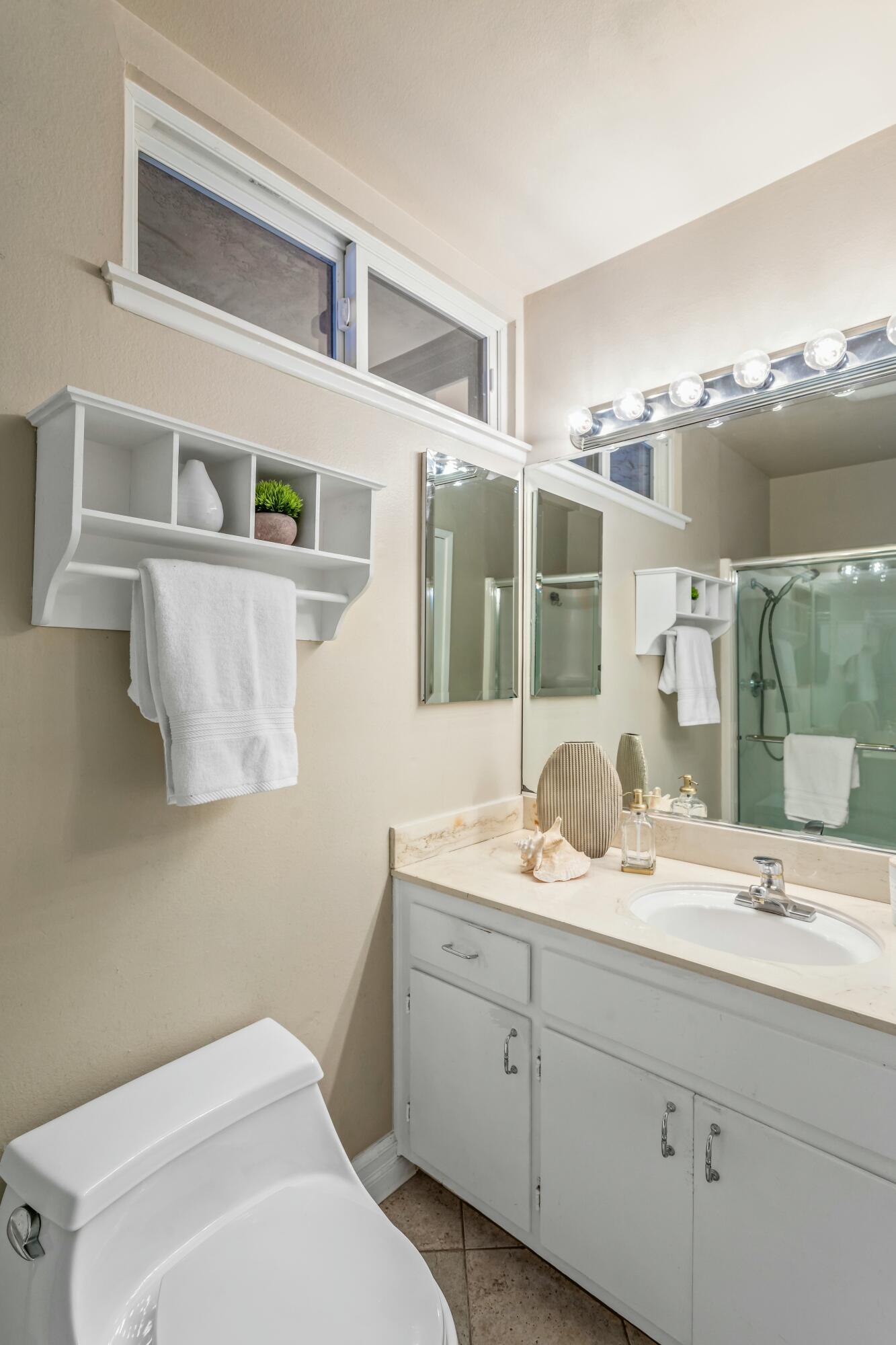 Santa Barbara, California 93111, United States, 3 Bedrooms Bedrooms, ,2 BathroomsBathrooms,Residential,Pending,27614