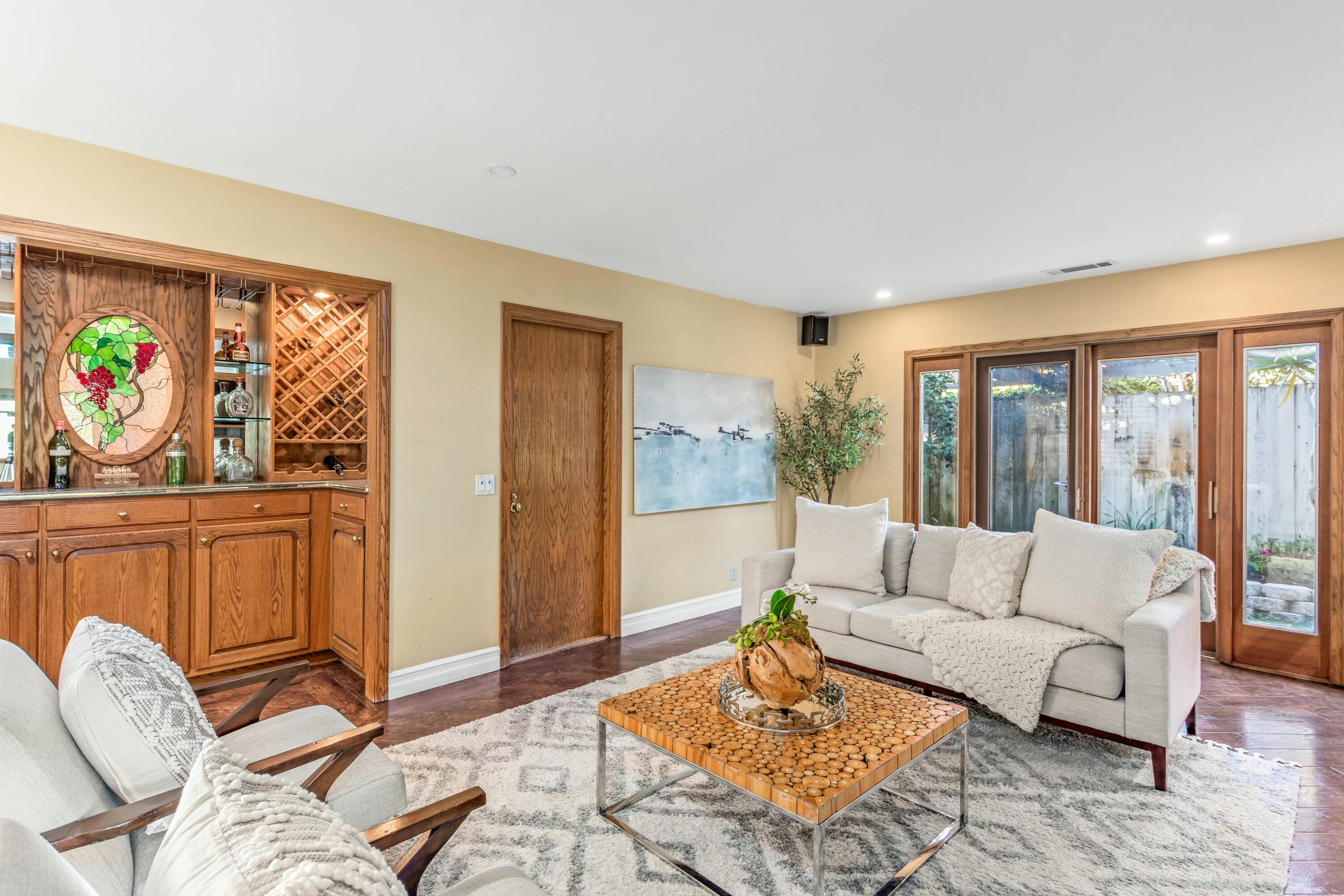 Santa Barbara, California 93111, United States, 3 Bedrooms Bedrooms, ,2 BathroomsBathrooms,Residential,Pending,27614