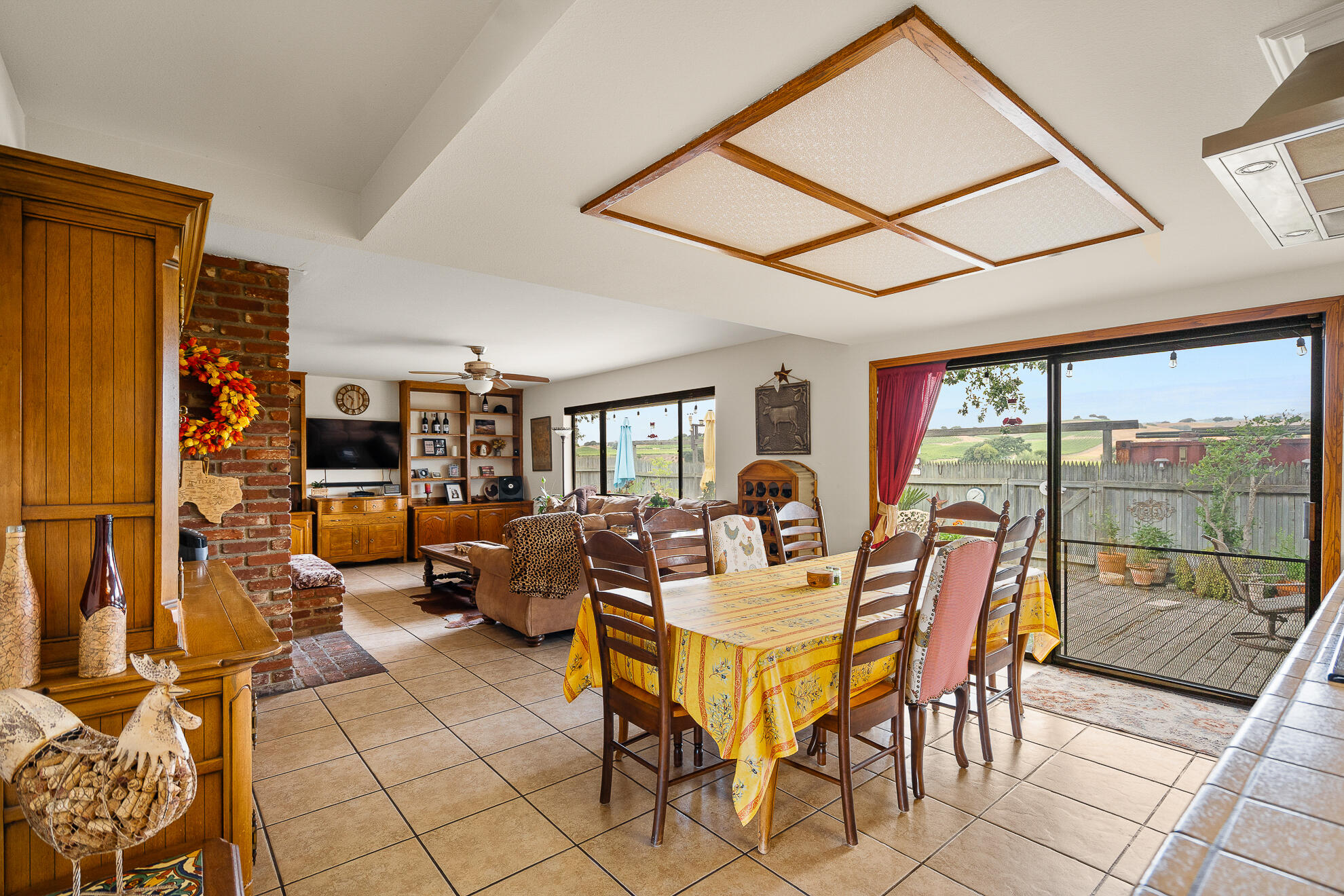 Los Alamos, California 93440, United States, 4 Bedrooms Bedrooms, ,3 BathroomsBathrooms,Residential,Active,158748