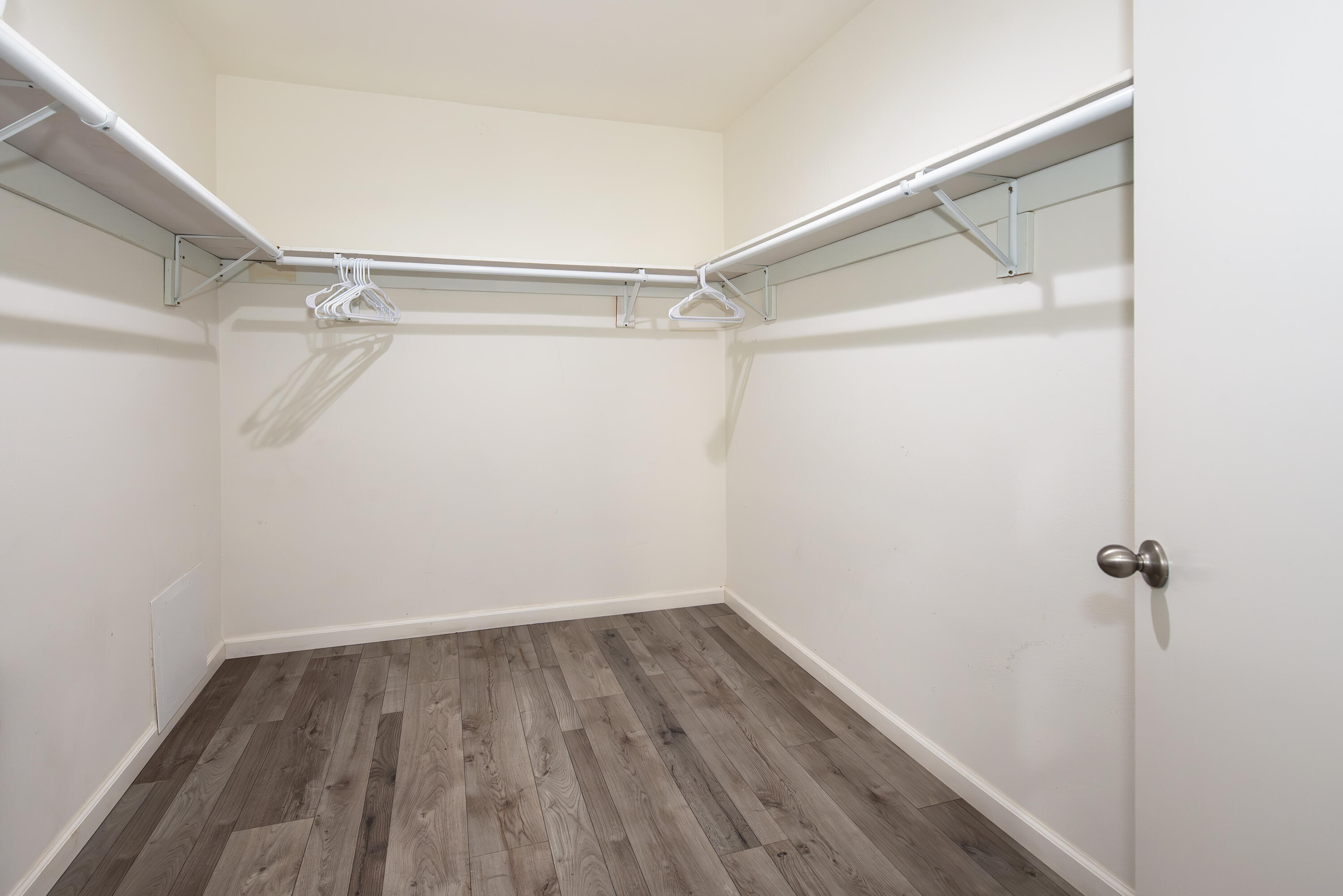 Ventura, California 93001, United States, 3 Bedrooms Bedrooms, ,3 BathroomsBathrooms,Residential,Active,237898