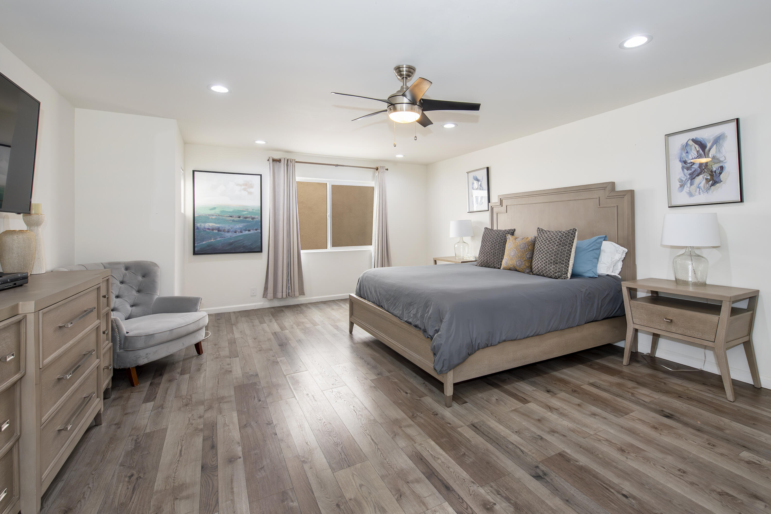 Ventura, California 93001, United States, 3 Bedrooms Bedrooms, ,3 BathroomsBathrooms,Residential,Active,237898