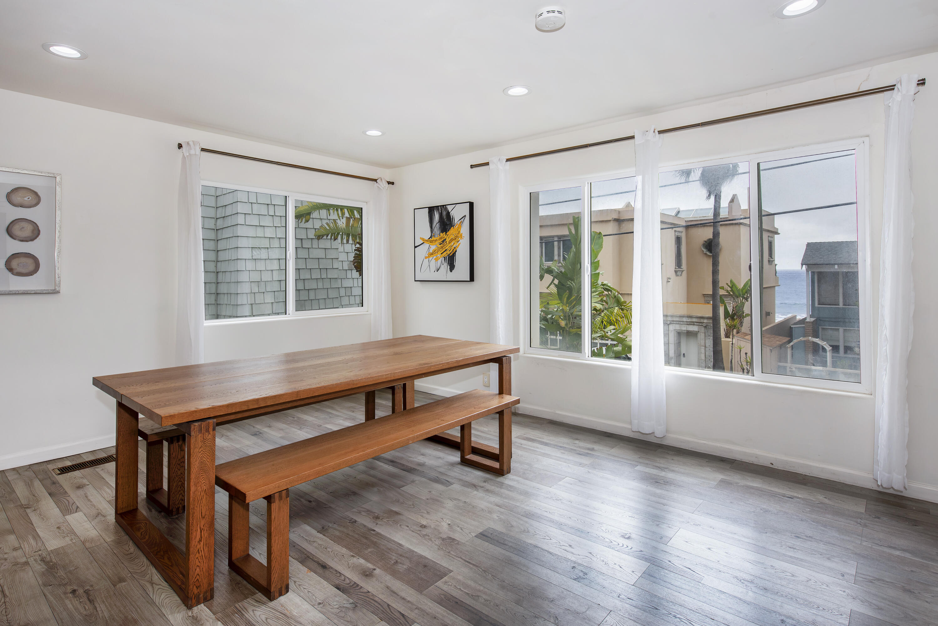 Ventura, California 93001, United States, 3 Bedrooms Bedrooms, ,3 BathroomsBathrooms,Residential,Active,237898