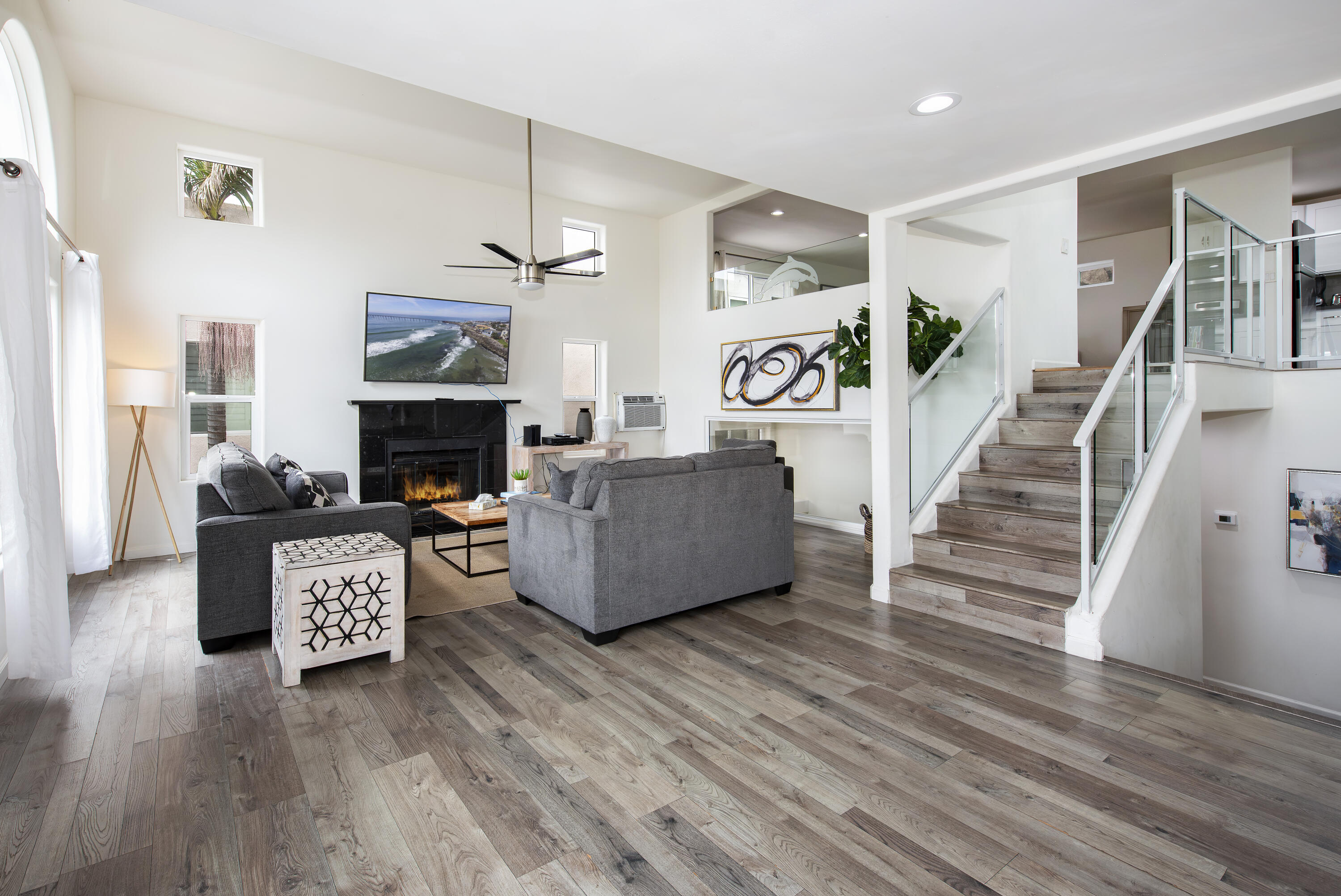 Ventura, California 93001, United States, 3 Bedrooms Bedrooms, ,3 BathroomsBathrooms,Residential,Active,237898