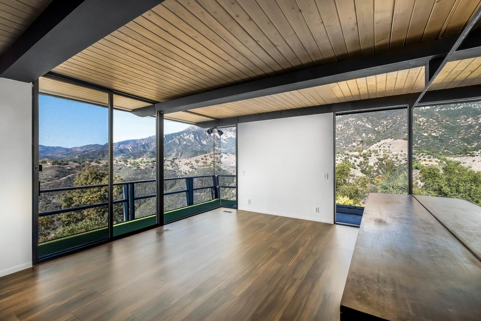 Santa Barbara, California 93105, United States, 5 Bedrooms Bedrooms, ,5 BathroomsBathrooms,Residential,Active,30585