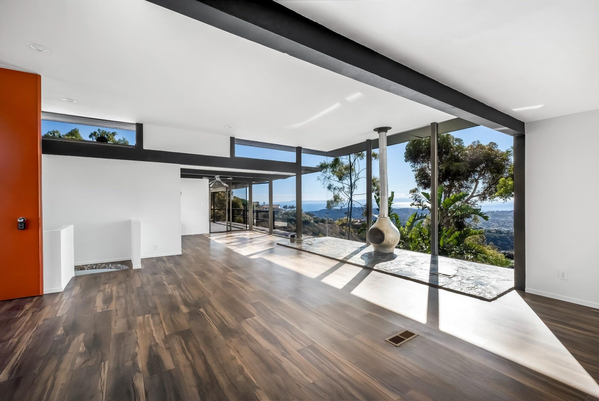 Santa Barbara, California 93105, United States, 5 Bedrooms Bedrooms, ,5 BathroomsBathrooms,Residential,Active,30585