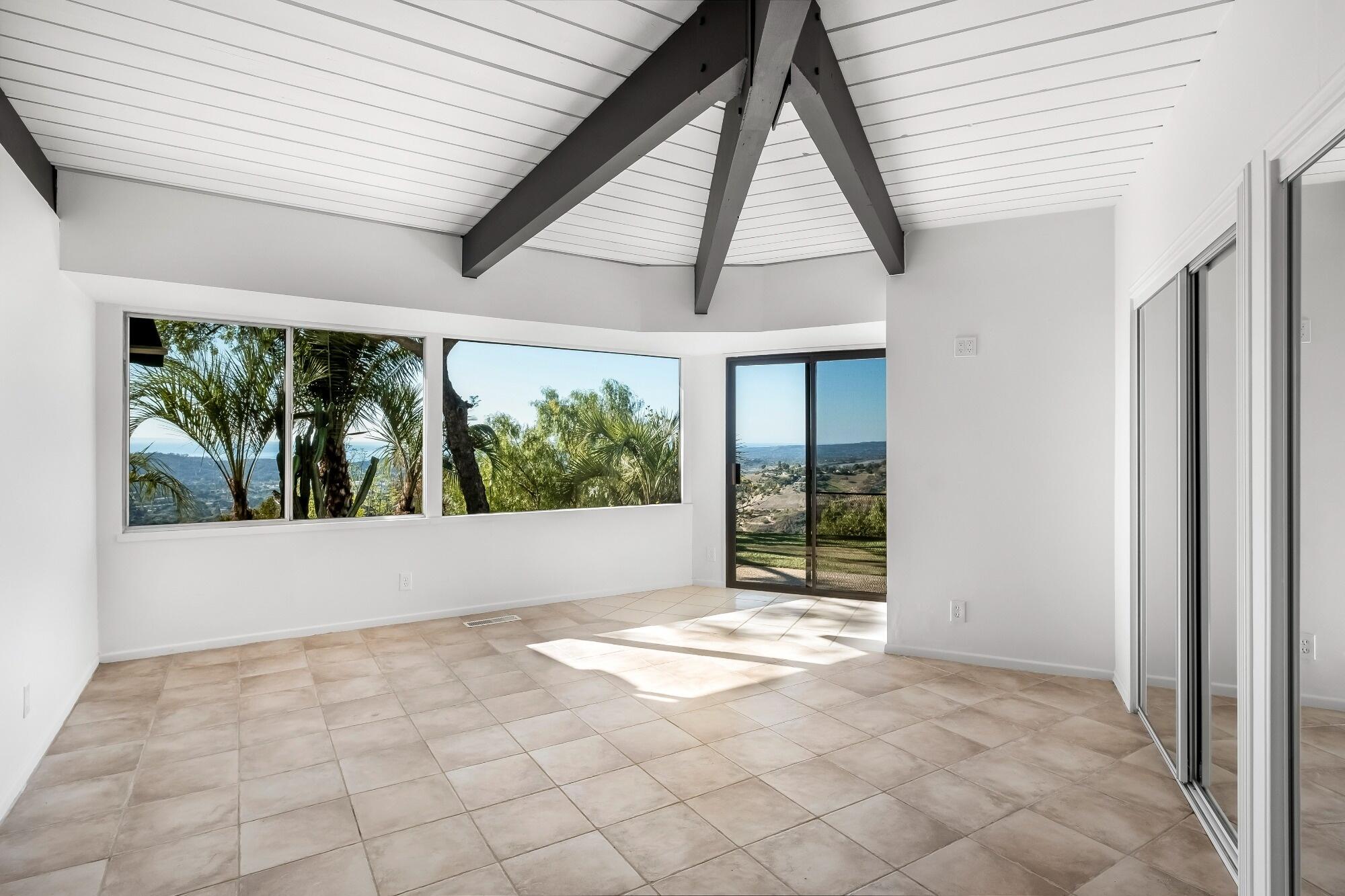 Santa Barbara, California 93105, United States, 5 Bedrooms Bedrooms, ,5 BathroomsBathrooms,Residential,Active,30585