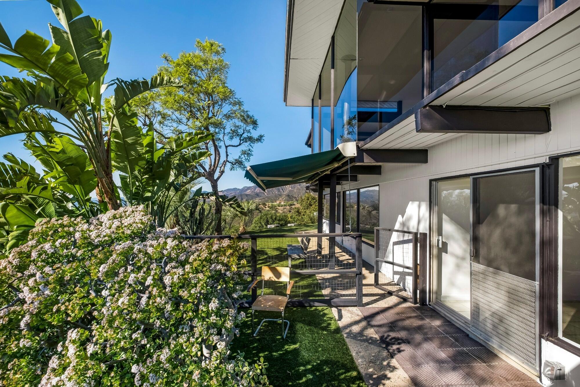 Santa Barbara, California 93105, United States, 5 Bedrooms Bedrooms, ,5 BathroomsBathrooms,Residential,Active,30585