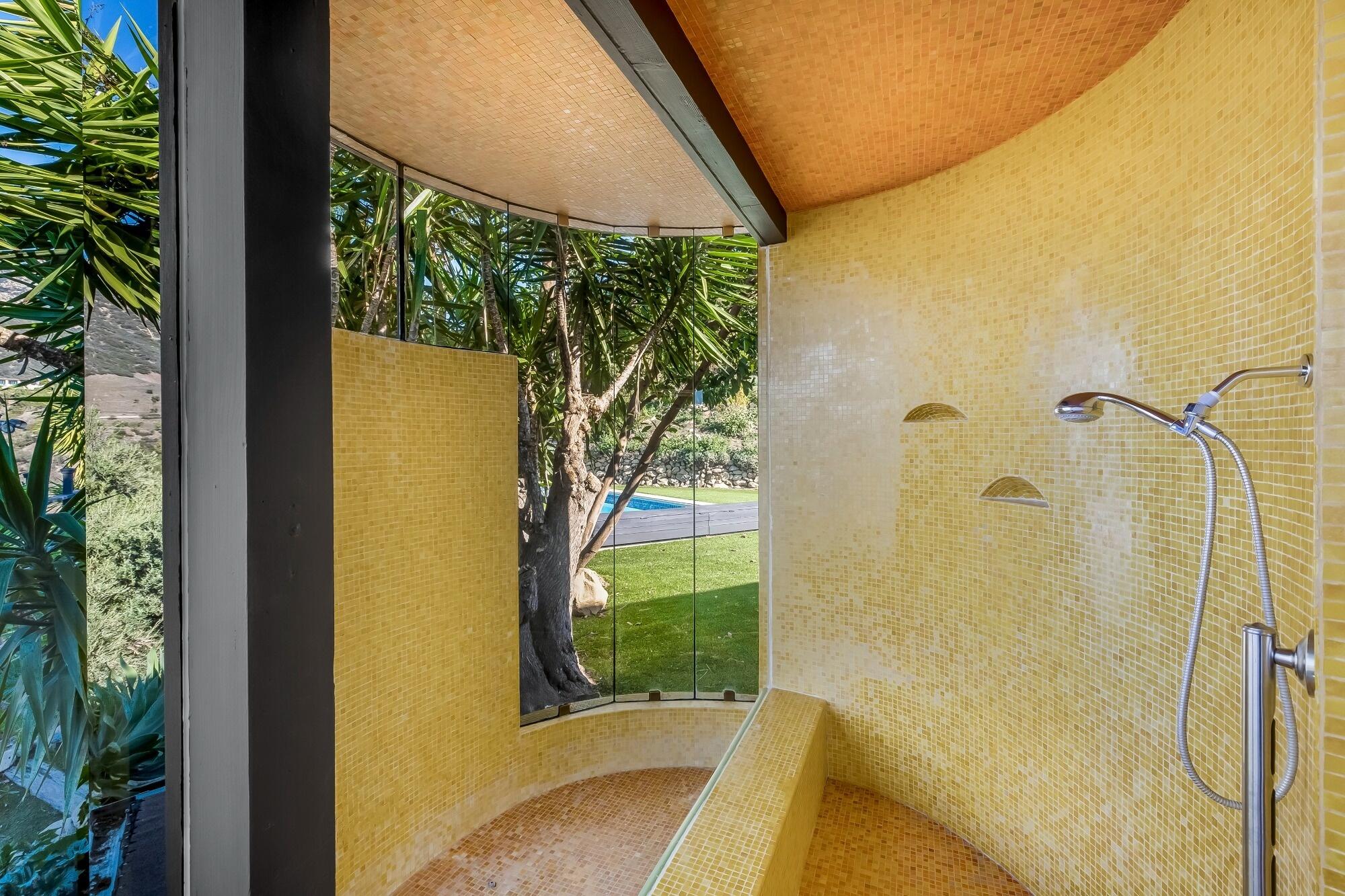 Santa Barbara, California 93105, United States, 5 Bedrooms Bedrooms, ,5 BathroomsBathrooms,Residential,Active,30585