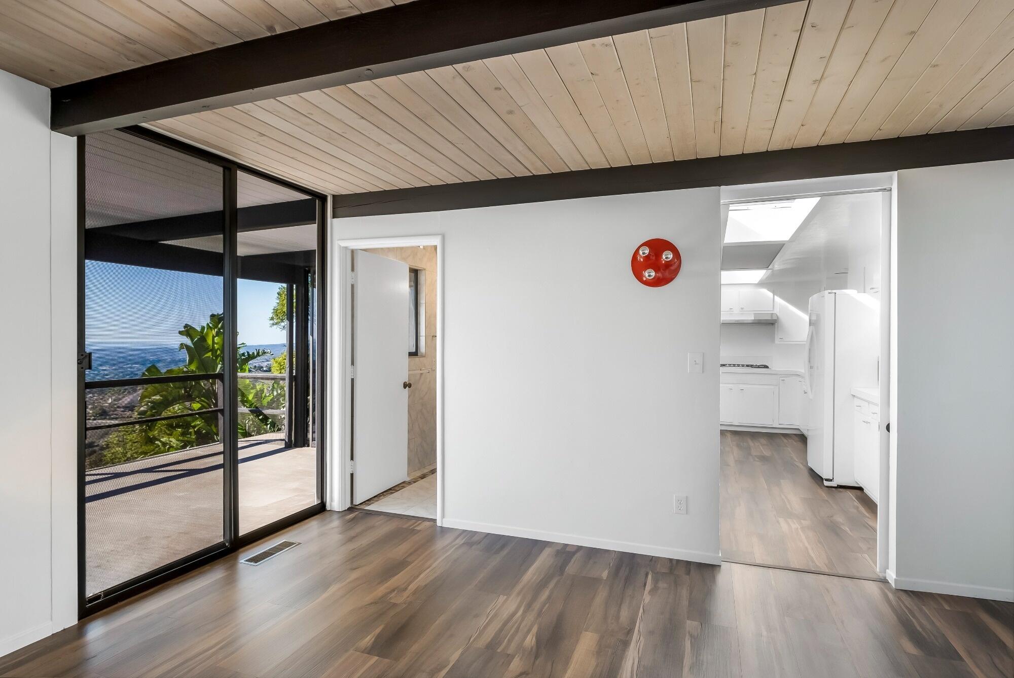 Santa Barbara, California 93105, United States, 5 Bedrooms Bedrooms, ,5 BathroomsBathrooms,Residential,Active,30585