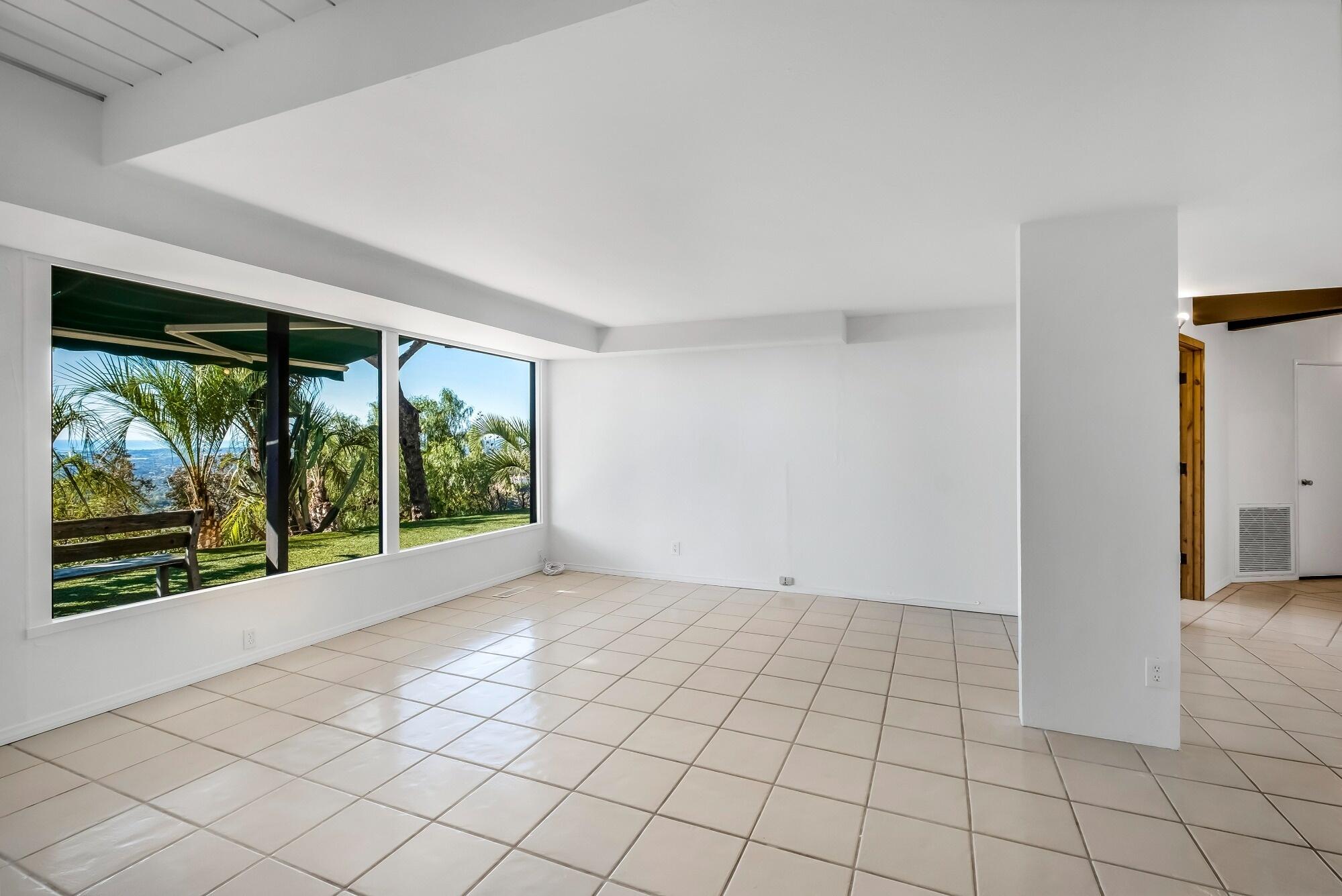 Santa Barbara, California 93105, United States, 5 Bedrooms Bedrooms, ,5 BathroomsBathrooms,Residential,Active,30585