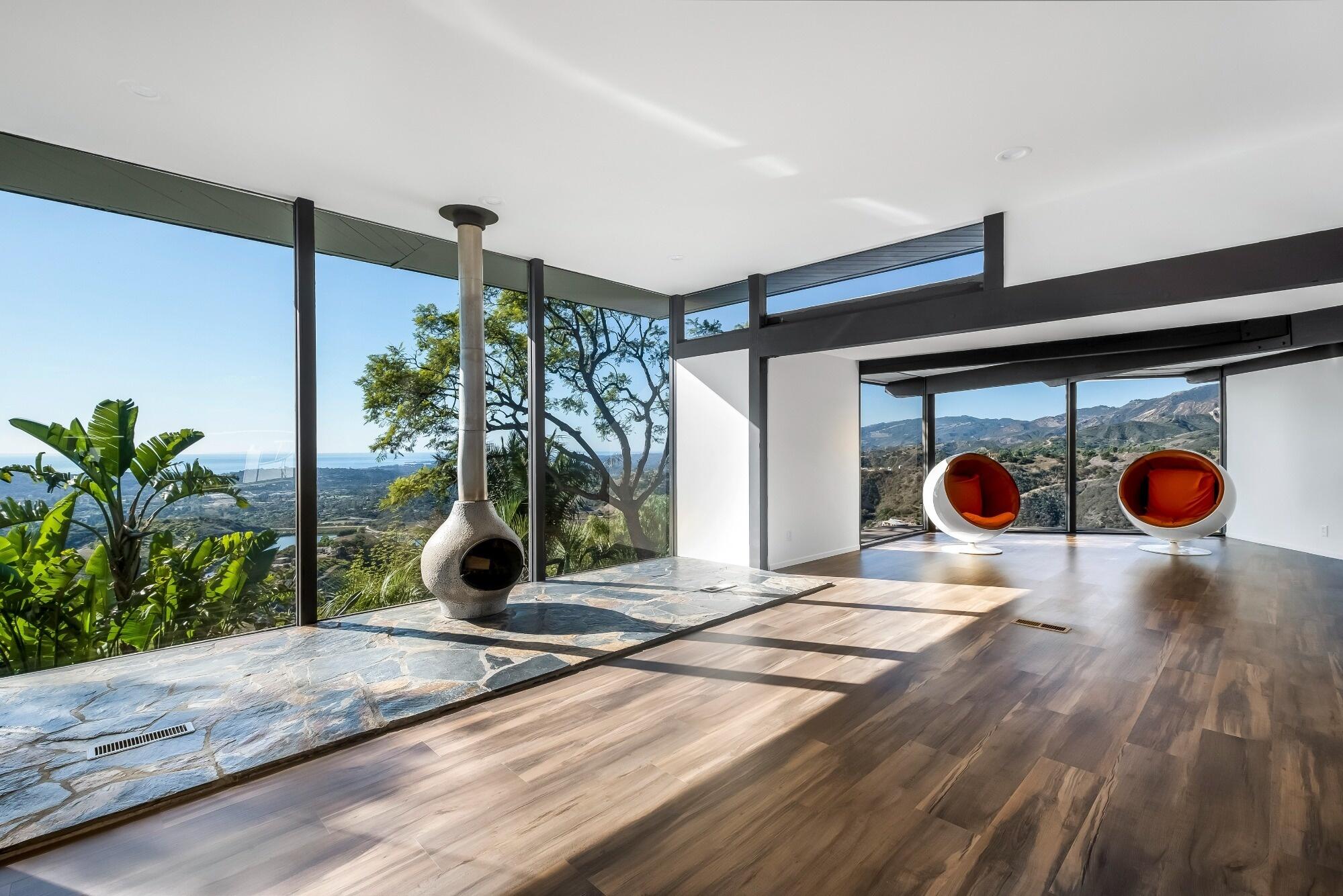 Santa Barbara, California 93105, United States, 5 Bedrooms Bedrooms, ,5 BathroomsBathrooms,Residential,Active,30585