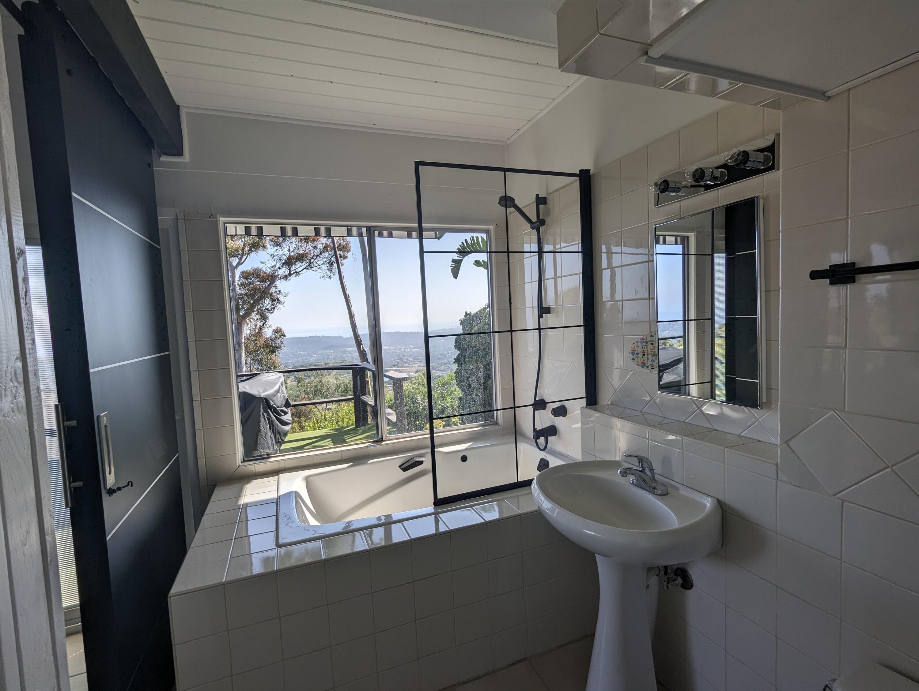 Santa Barbara, California 93105, United States, 5 Bedrooms Bedrooms, ,5 BathroomsBathrooms,Residential,Active,30585