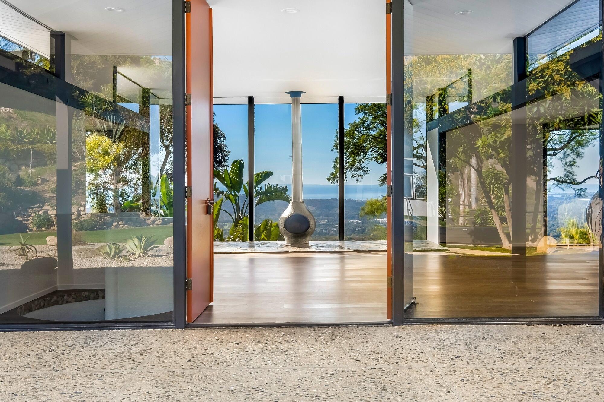 Santa Barbara, California 93105, United States, 5 Bedrooms Bedrooms, ,5 BathroomsBathrooms,Residential,Active,30585