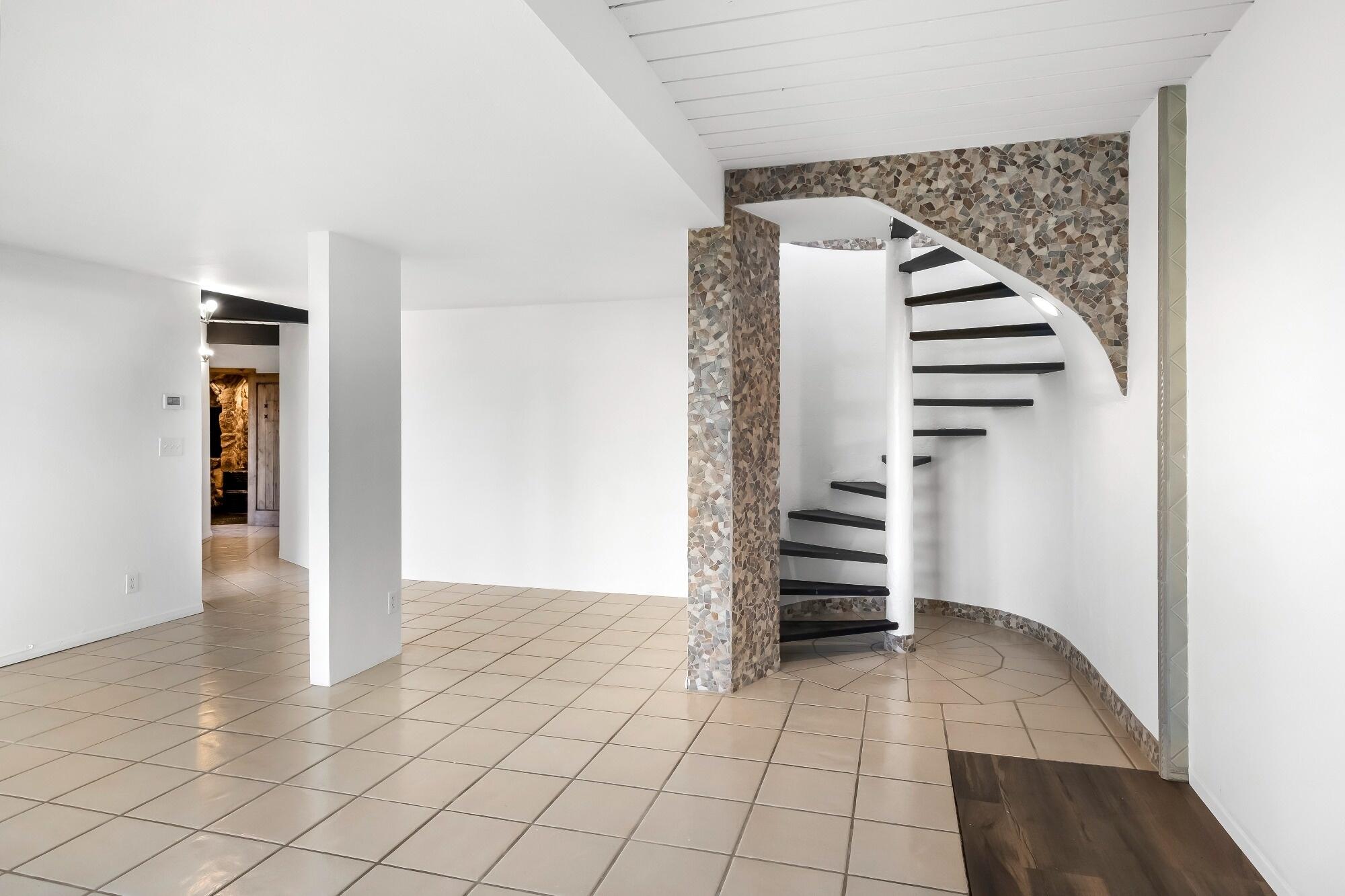 Santa Barbara, California 93105, United States, 5 Bedrooms Bedrooms, ,5 BathroomsBathrooms,Residential,Active,30585