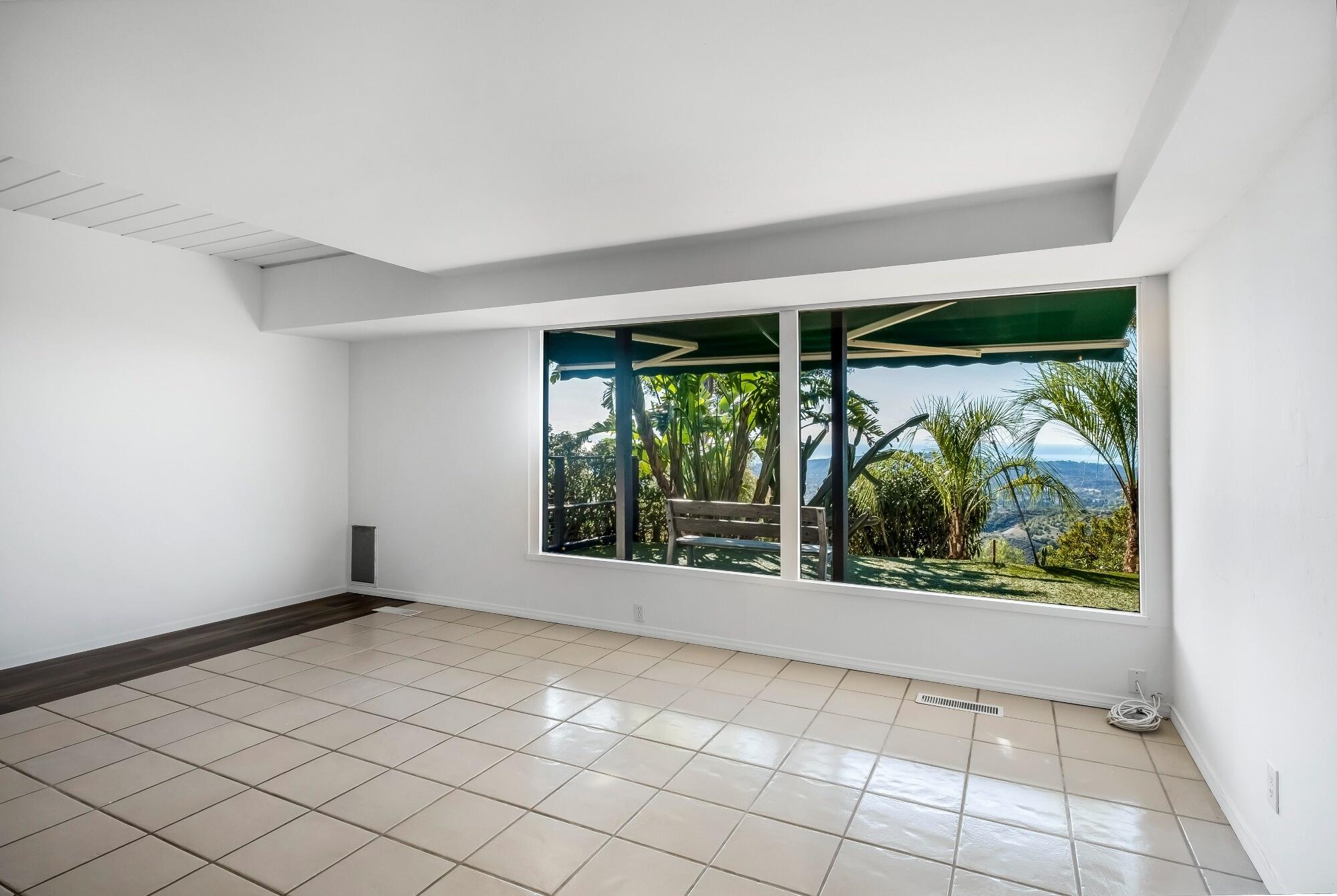 Santa Barbara, California 93105, United States, 5 Bedrooms Bedrooms, ,5 BathroomsBathrooms,Residential,Active,30585