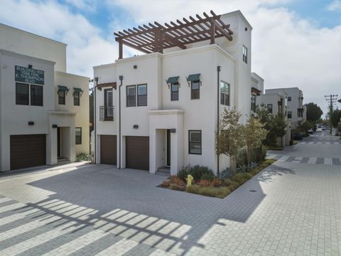 Photo of 1582 E Thompson Boulevard, VENTURA, CA 93001 (MLS # 26-2142)
