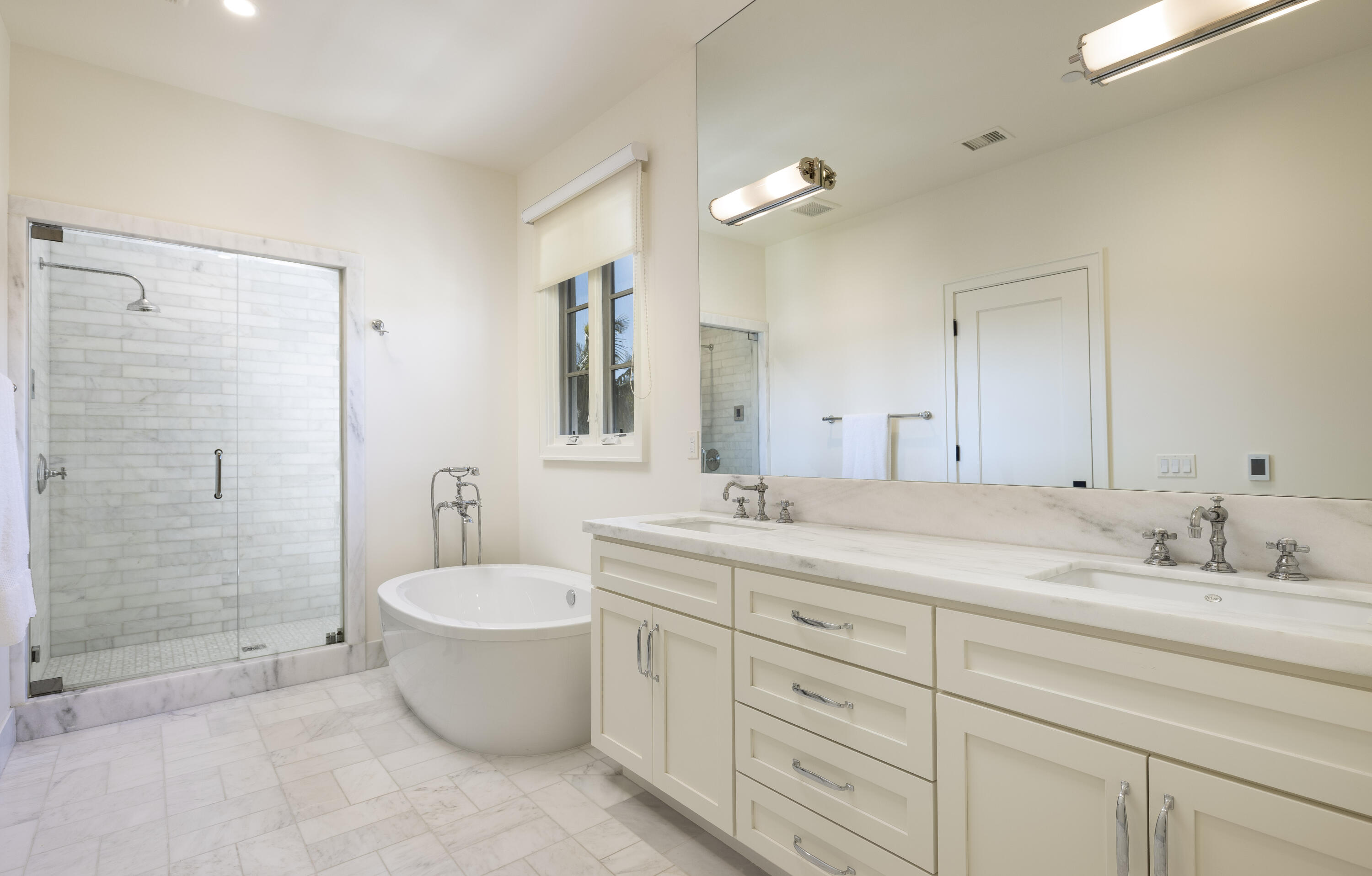 Santa Barbara, California 93101, United States, 3 Bedrooms Bedrooms, ,3 BathroomsBathrooms,Residential,Active,180992