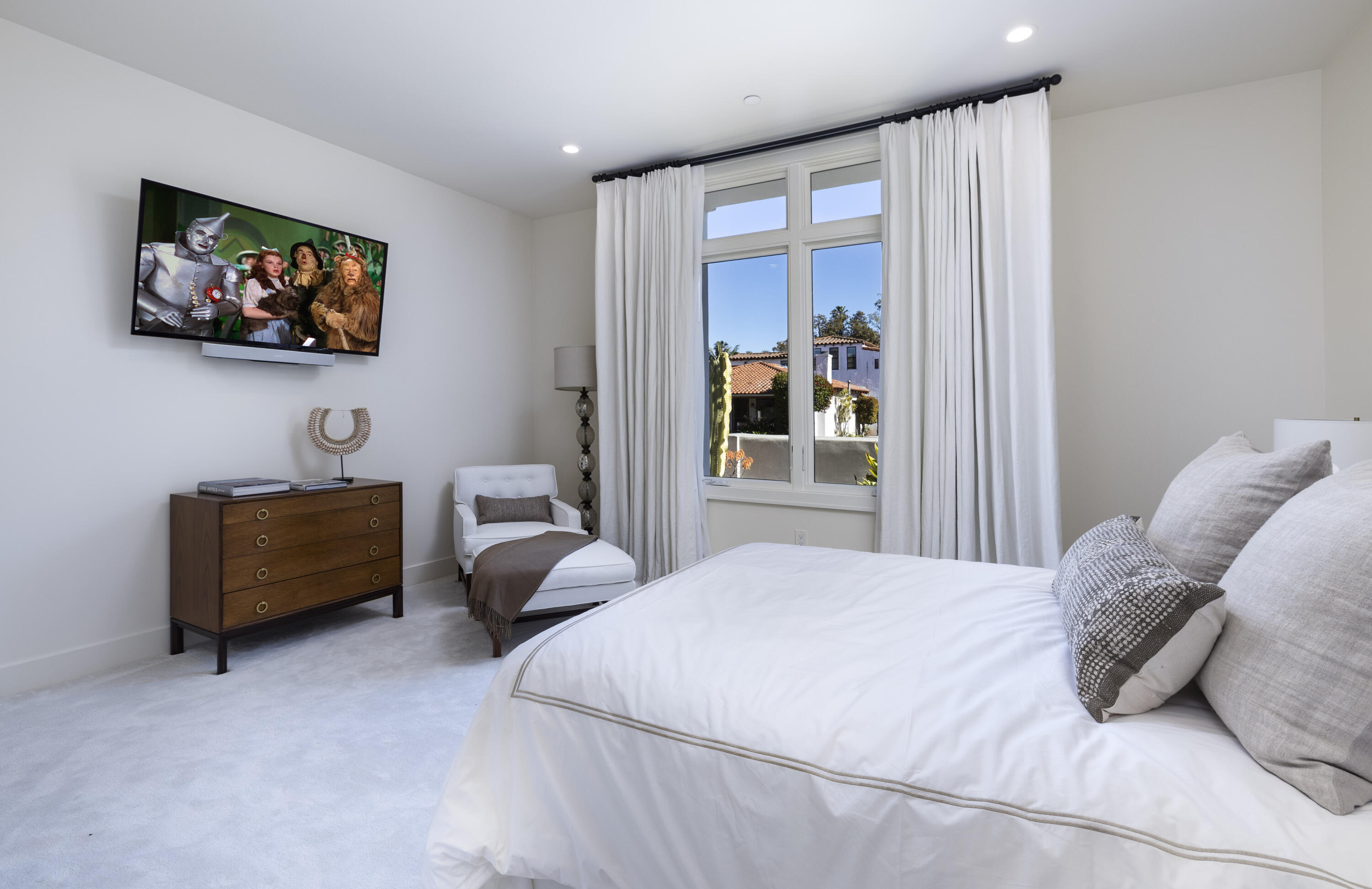 Santa Barbara, California 93101, United States, 3 Bedrooms Bedrooms, ,3 BathroomsBathrooms,Residential,Active,180992