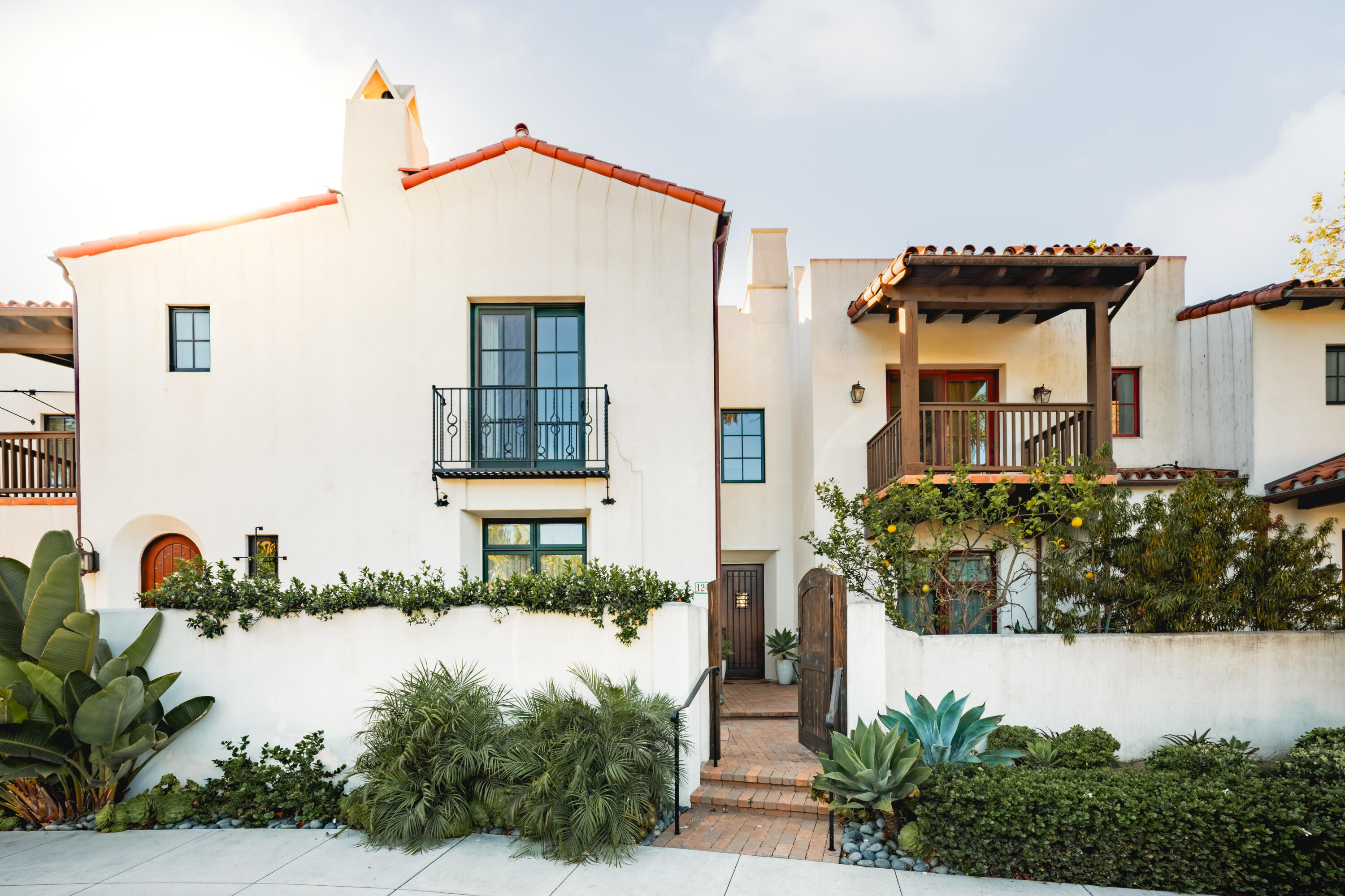 Santa Barbara, California 93101, United States, 3 Bedrooms Bedrooms, ,3 BathroomsBathrooms,Residential,Active,180992