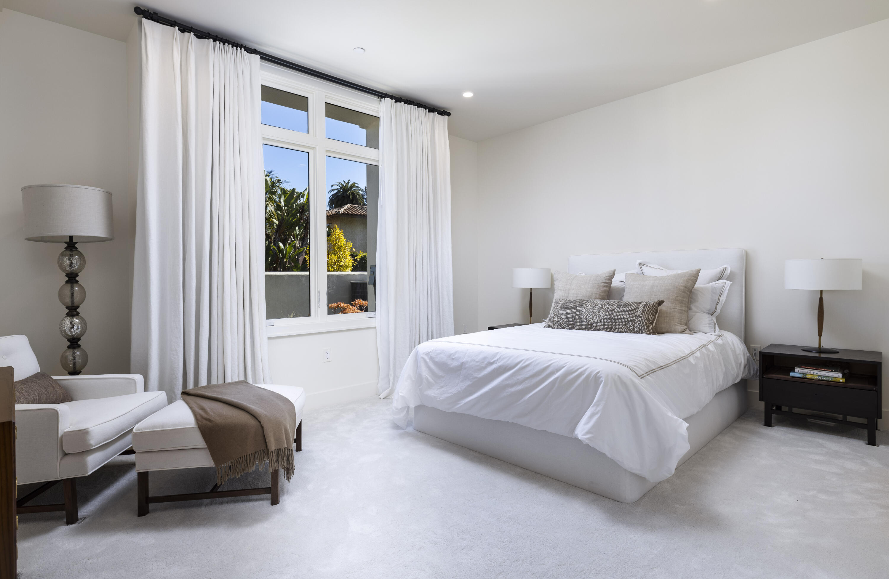 Santa Barbara, California 93101, United States, 3 Bedrooms Bedrooms, ,3 BathroomsBathrooms,Residential,Active,180992