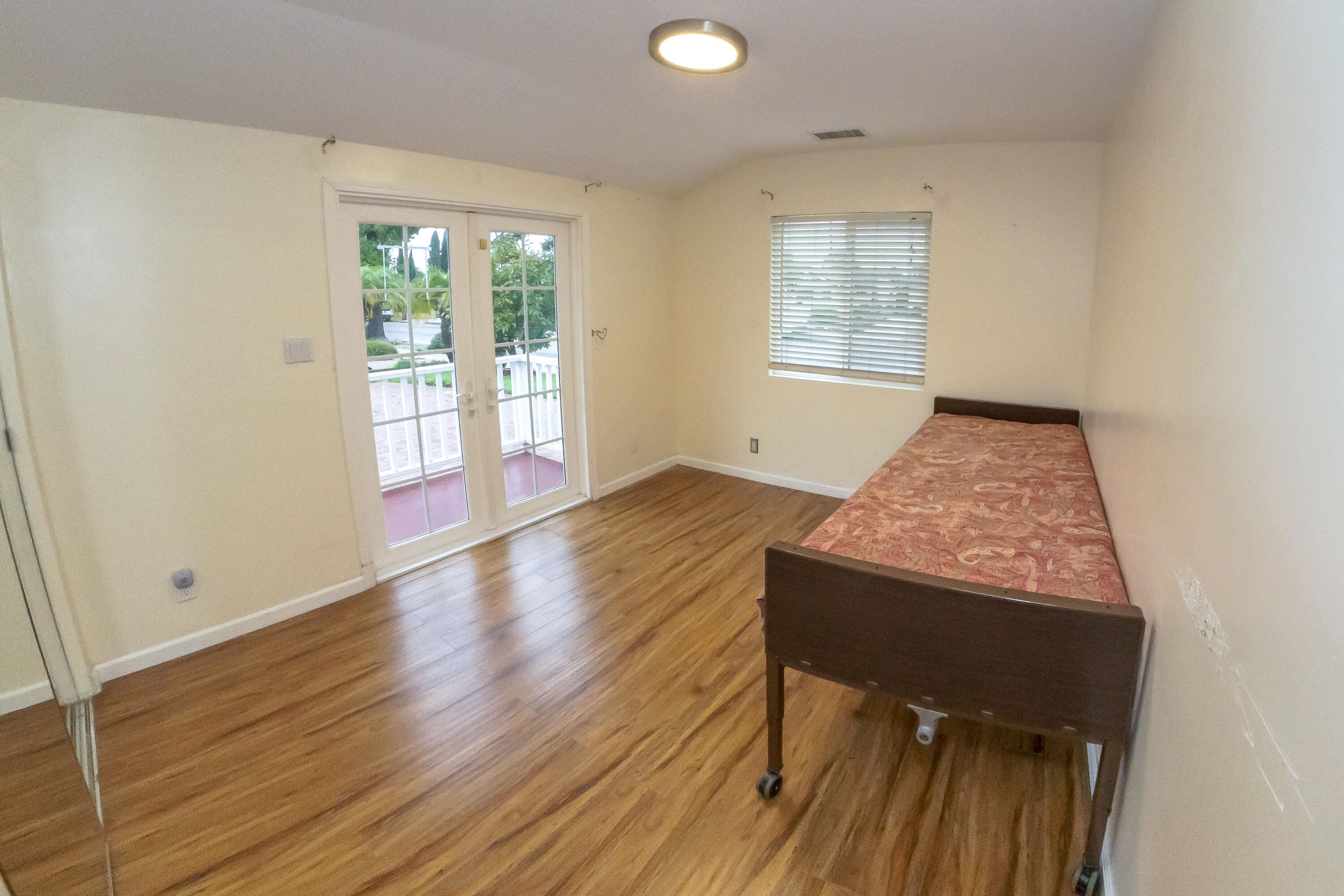 112 Santa Ana Avenue