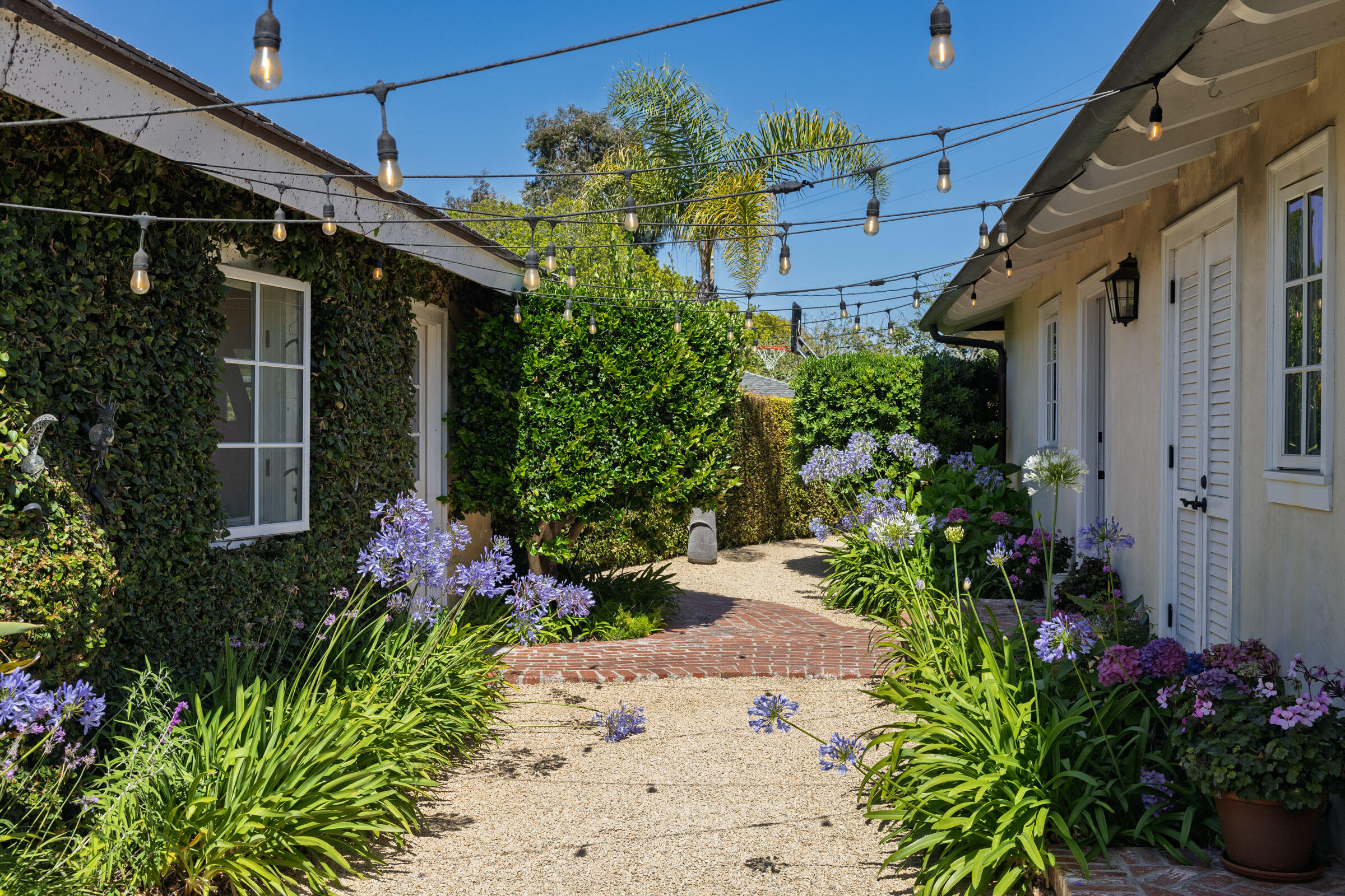 Santa Barbara, California 93108, United States, 5 Bedrooms Bedrooms, ,4 BathroomsBathrooms,Residential,Active,200845