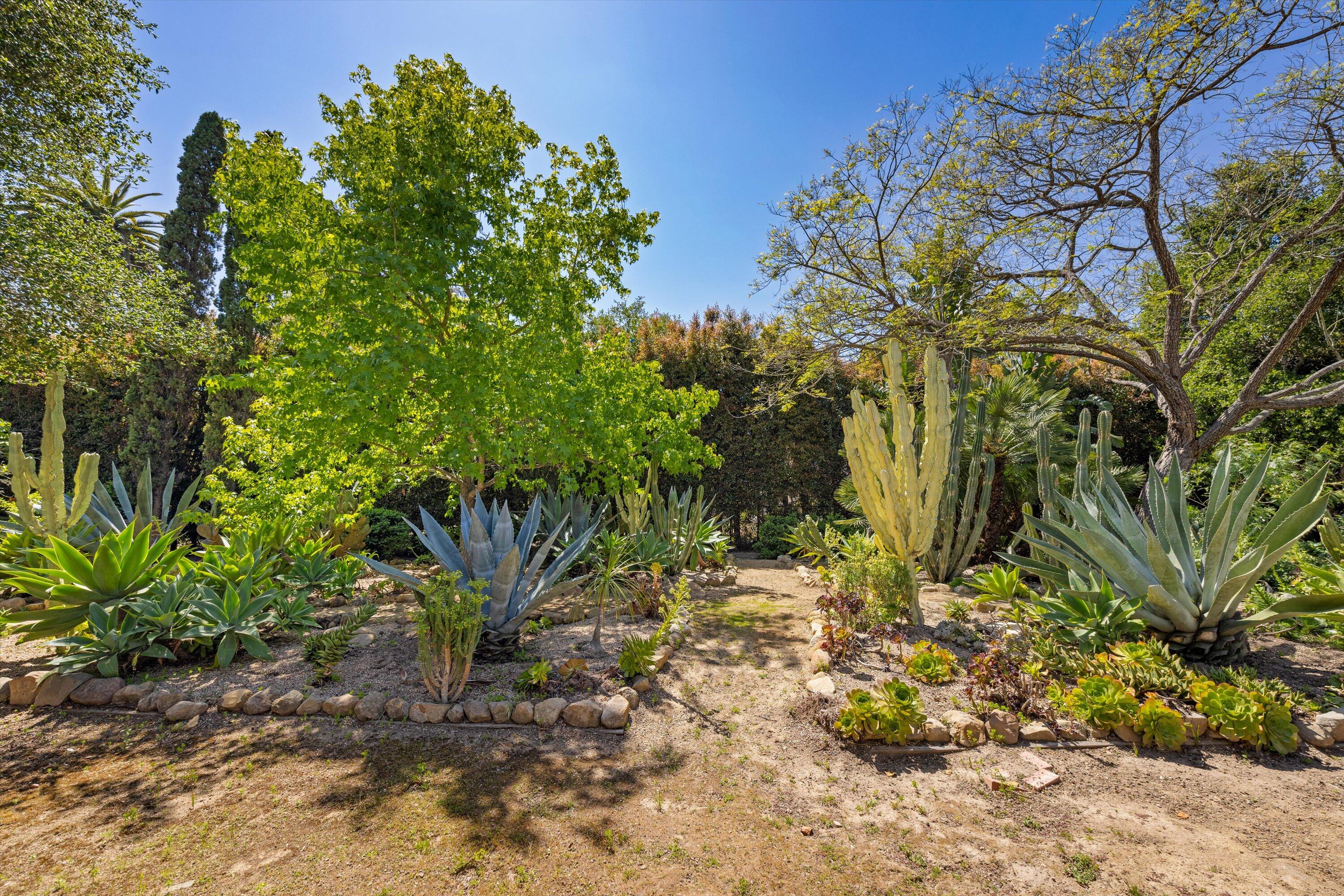 Montecito, California 93108, United States, 4 Bedrooms Bedrooms, ,4 BathroomsBathrooms,Residential,Pending,121643