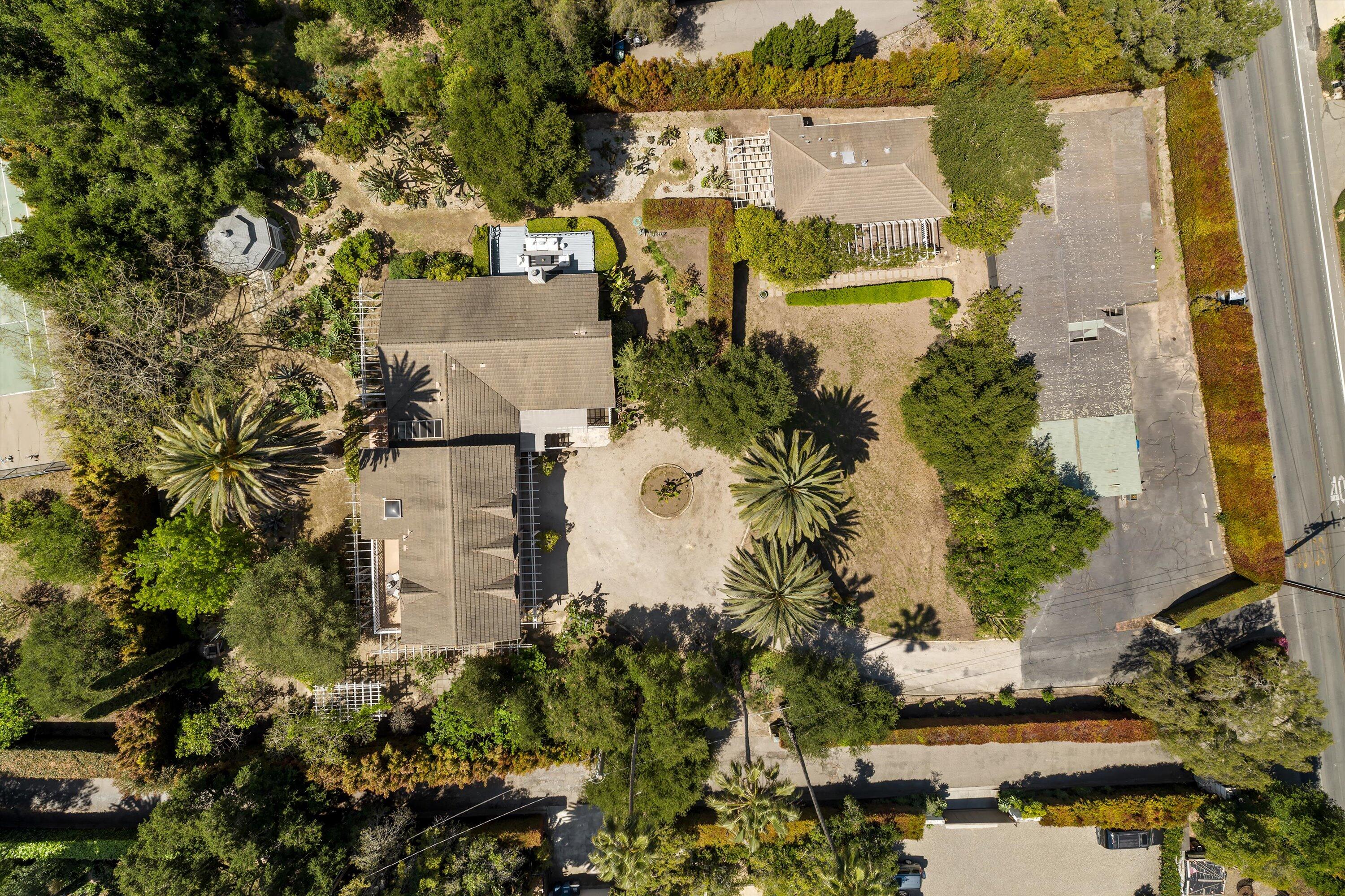 Montecito, California 93108, United States, 4 Bedrooms Bedrooms, ,4 BathroomsBathrooms,Residential,Pending,121643