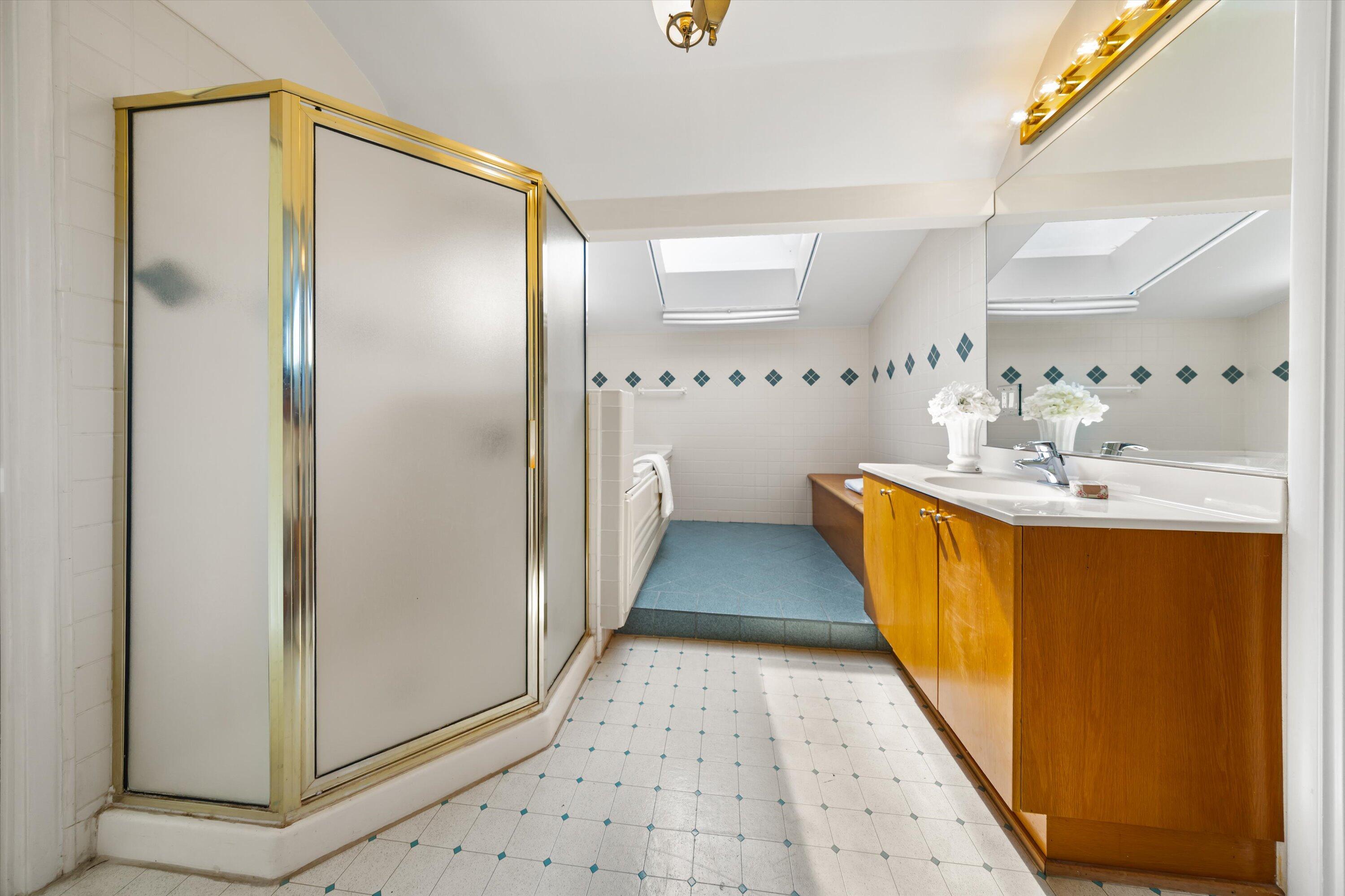 Montecito, California 93108, United States, 4 Bedrooms Bedrooms, ,4 BathroomsBathrooms,Residential,Pending,121643