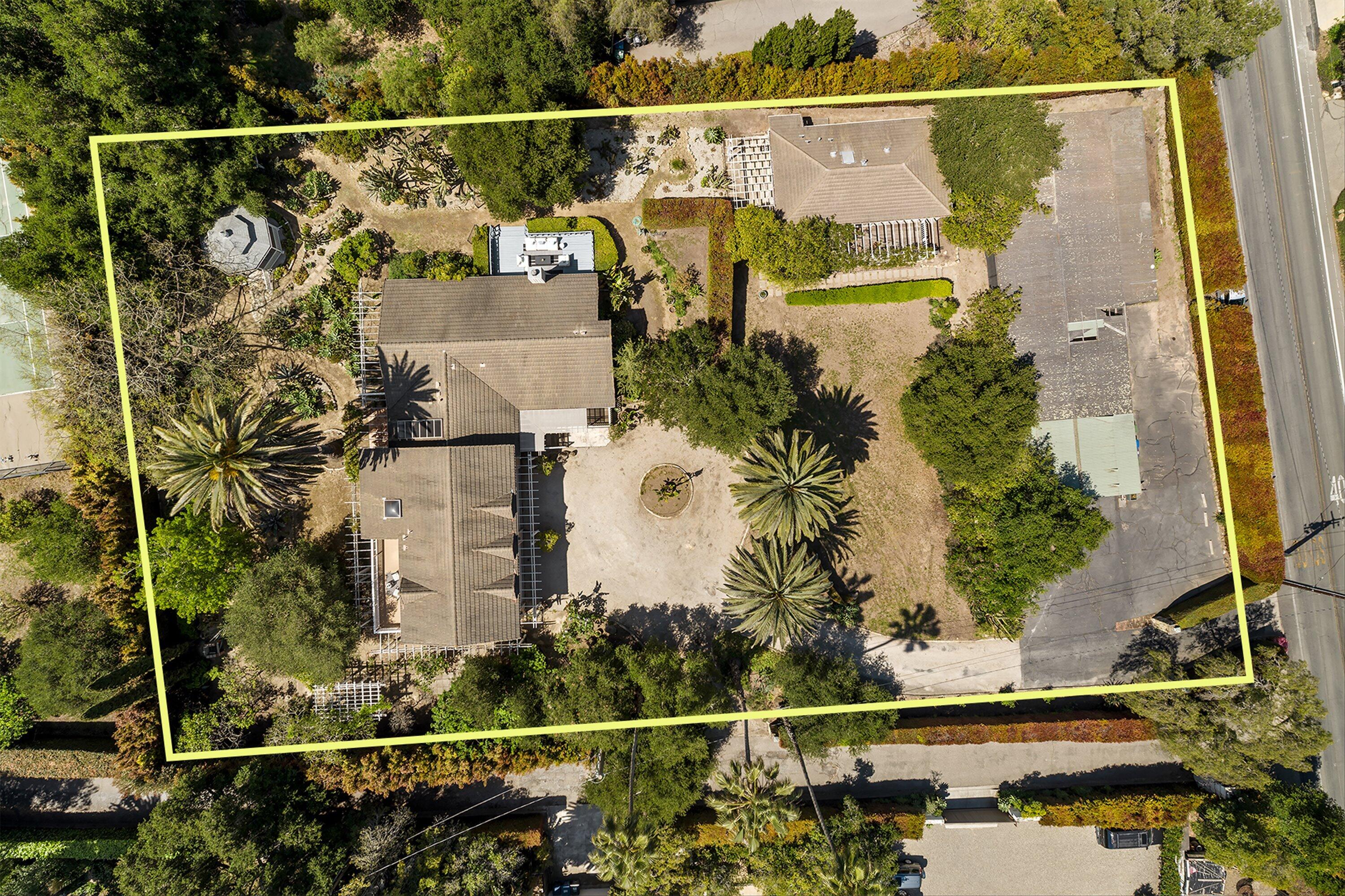 Montecito, California 93108, United States, 4 Bedrooms Bedrooms, ,4 BathroomsBathrooms,Residential,Pending,121643