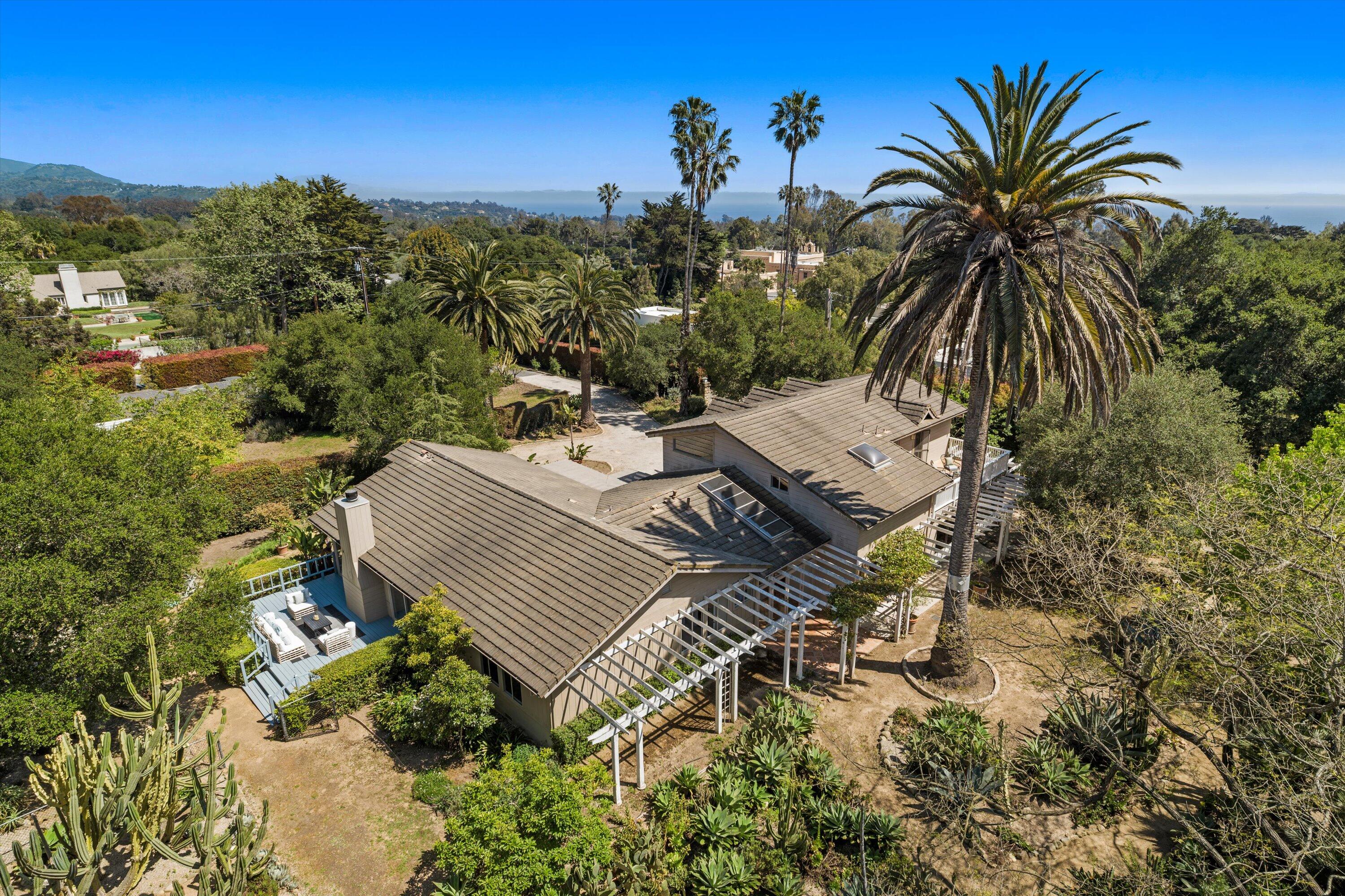 Montecito, California 93108, United States, 4 Bedrooms Bedrooms, ,4 BathroomsBathrooms,Residential,Pending,121643