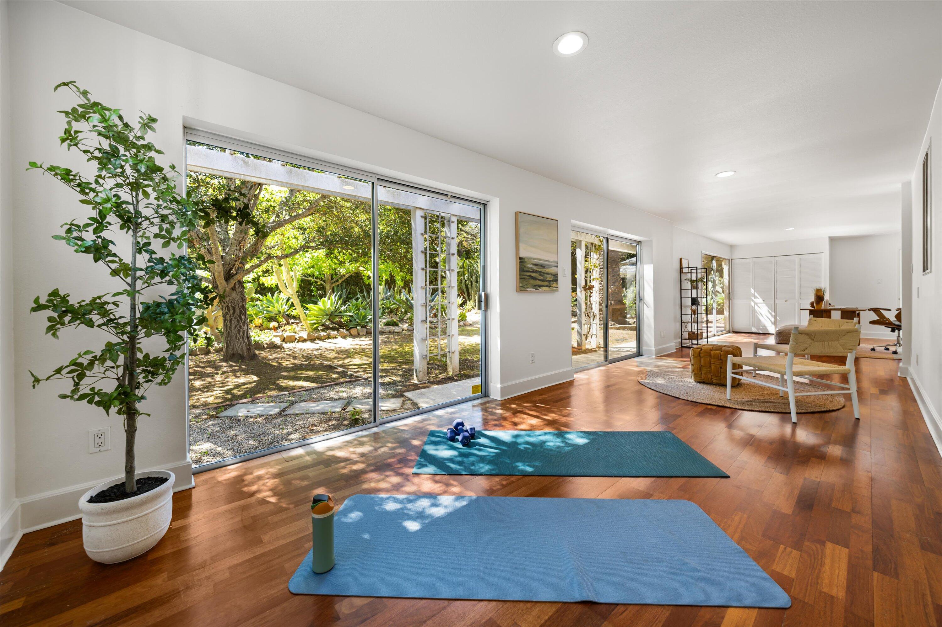 Montecito, California 93108, United States, 4 Bedrooms Bedrooms, ,4 BathroomsBathrooms,Residential,Pending,121643