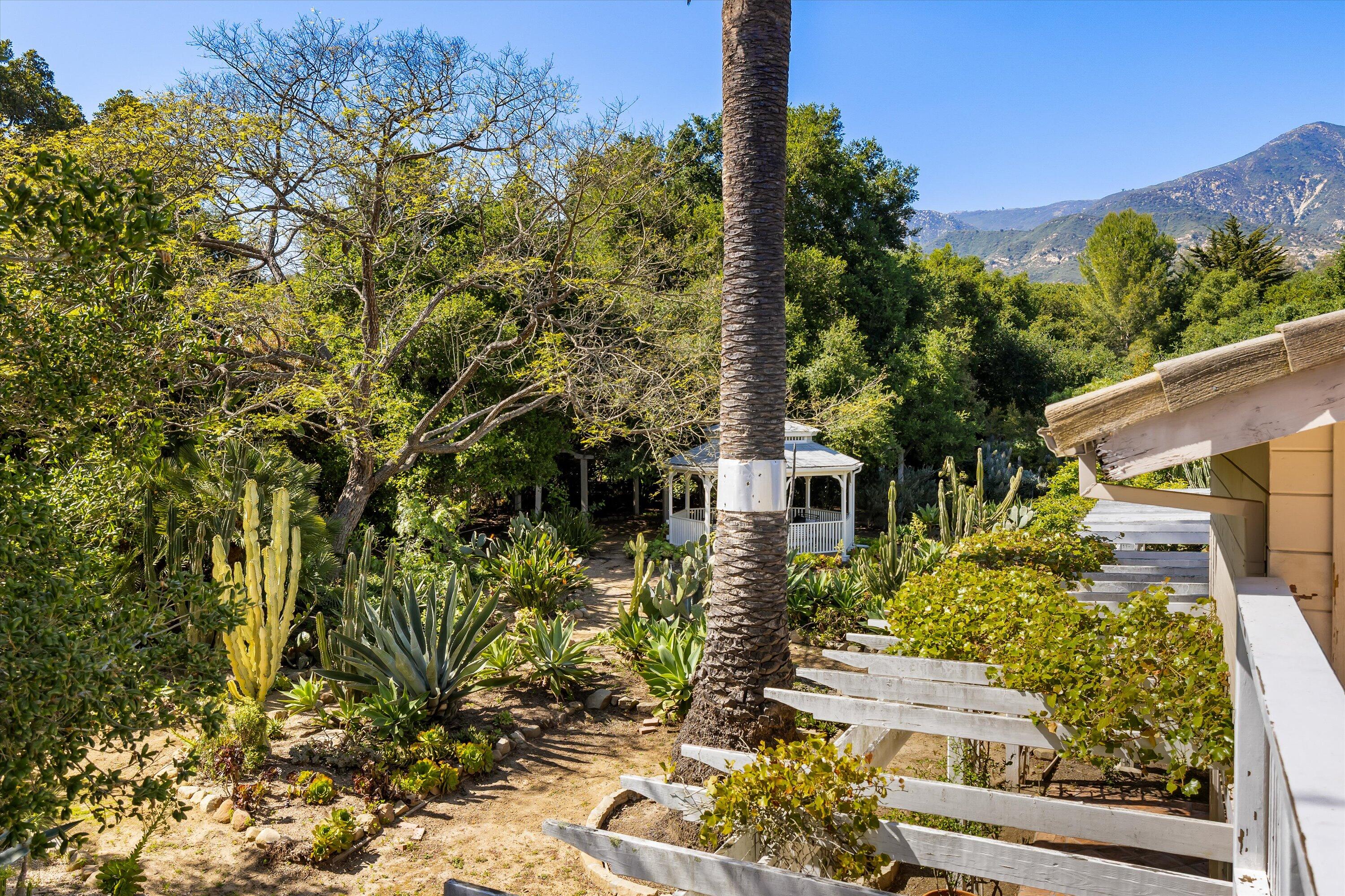 Montecito, California 93108, United States, 4 Bedrooms Bedrooms, ,4 BathroomsBathrooms,Residential,Pending,121643