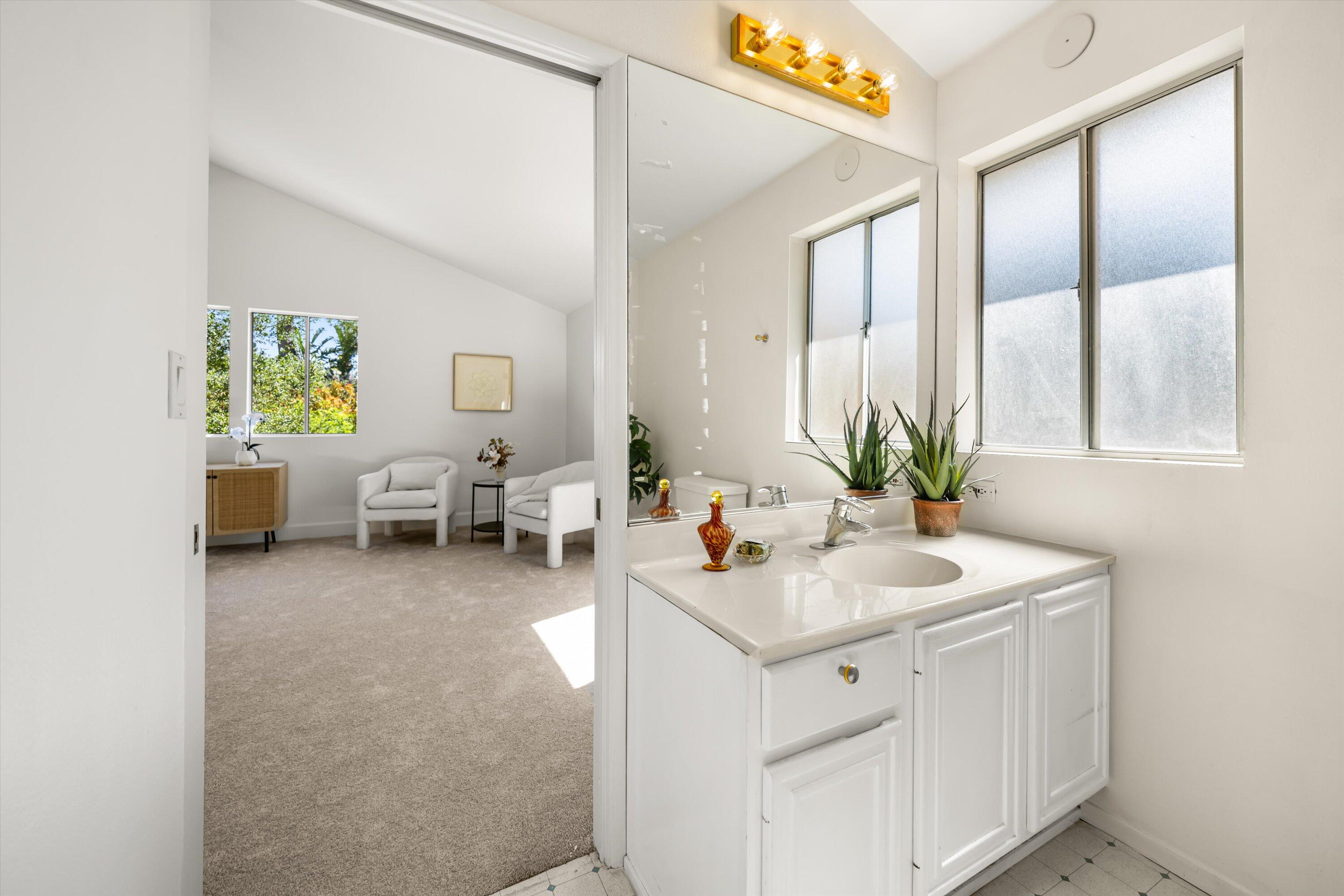 Montecito, California 93108, United States, 4 Bedrooms Bedrooms, ,4 BathroomsBathrooms,Residential,Pending,121643