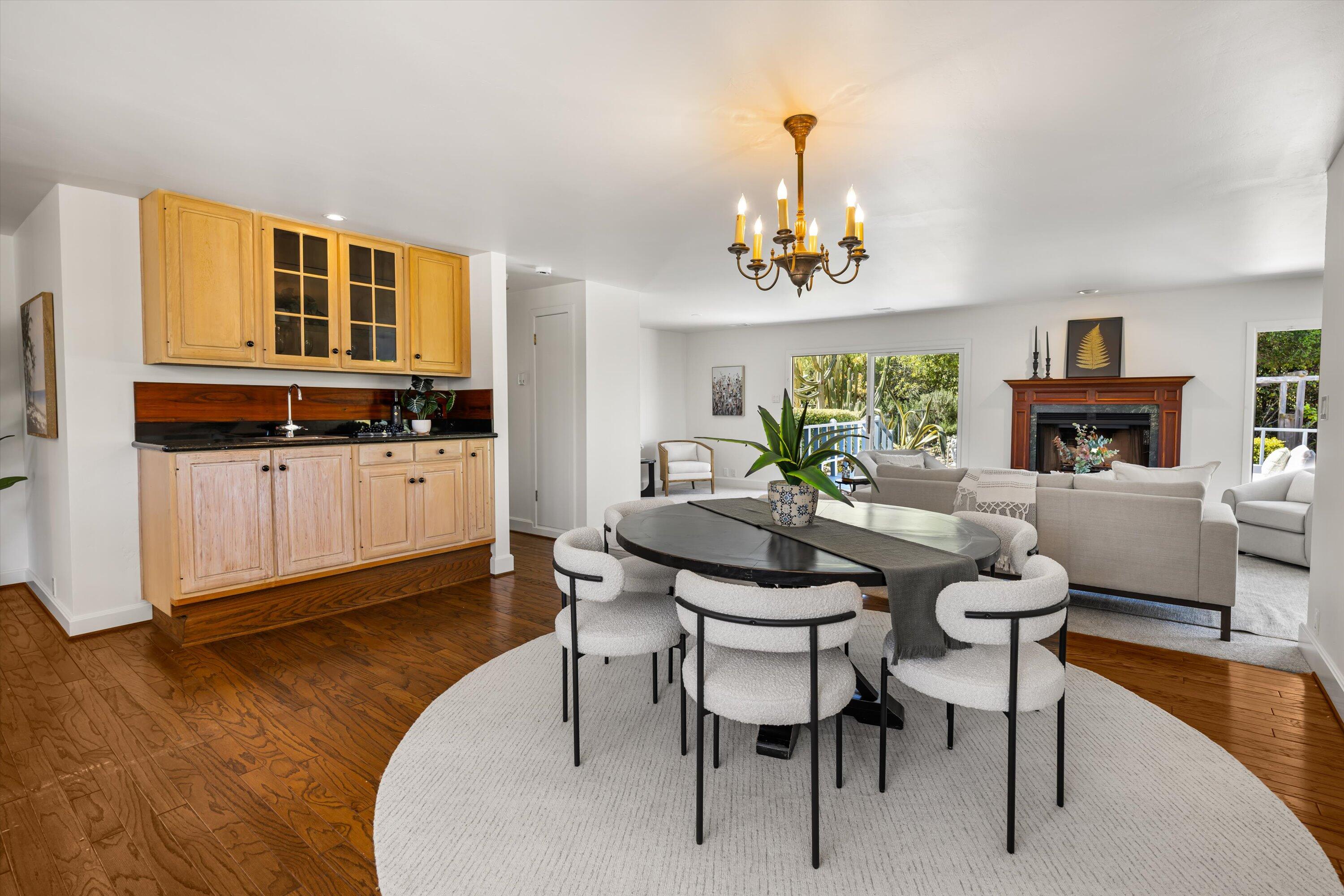 Montecito, California 93108, United States, 4 Bedrooms Bedrooms, ,4 BathroomsBathrooms,Residential,Pending,121643