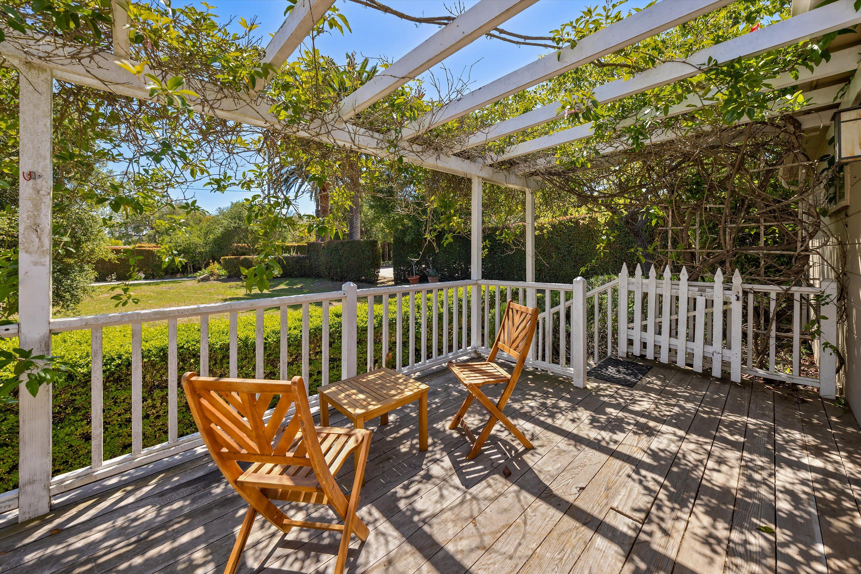 Montecito, California 93108, United States, 4 Bedrooms Bedrooms, ,4 BathroomsBathrooms,Residential,Pending,121643