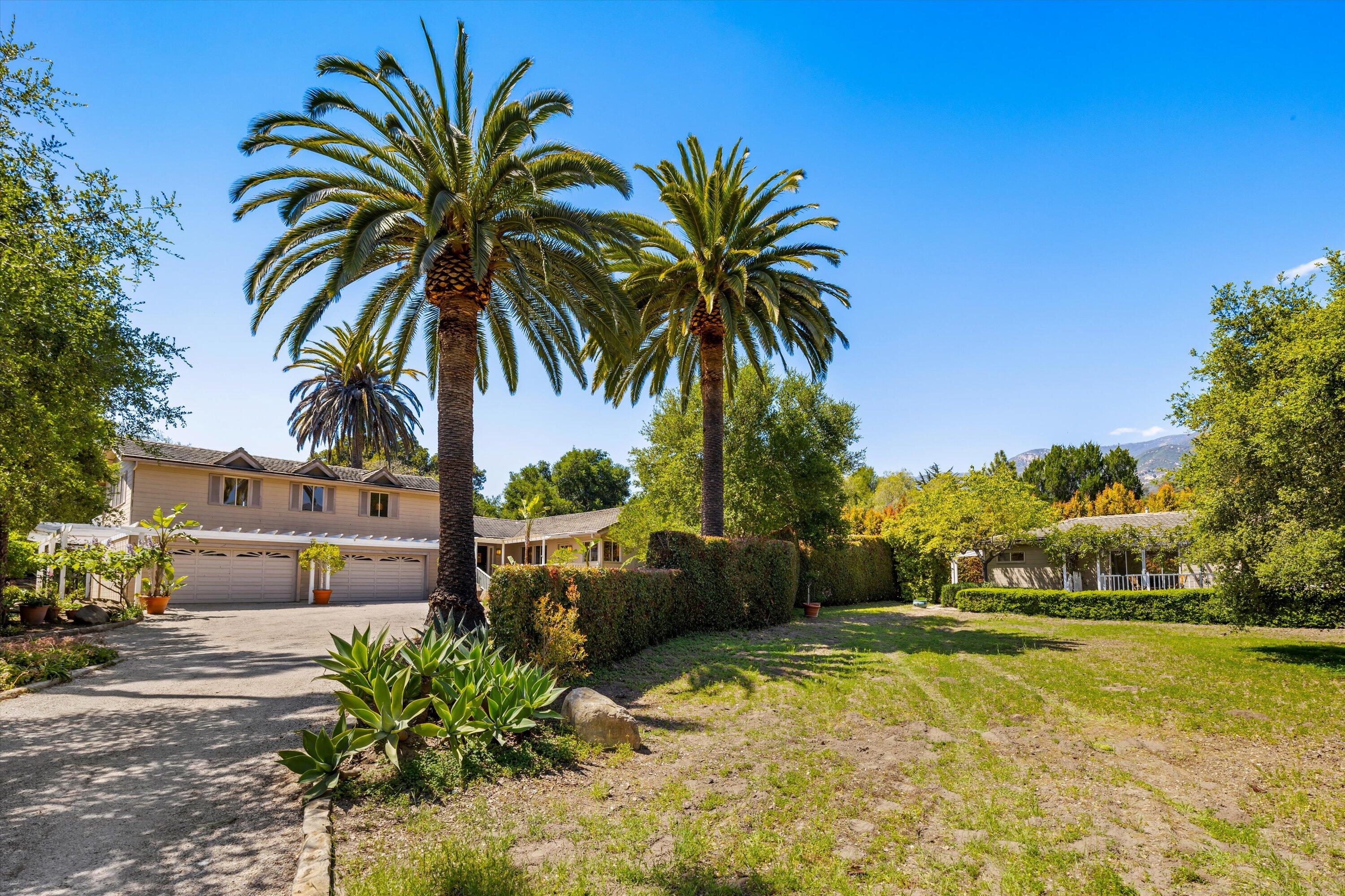 Montecito, California 93108, United States, 4 Bedrooms Bedrooms, ,4 BathroomsBathrooms,Residential,Pending,121643