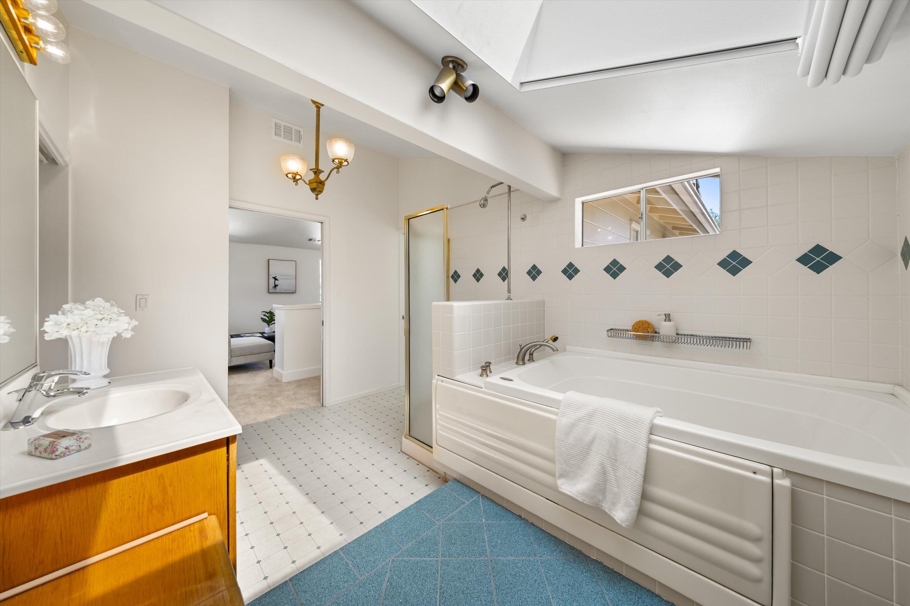 Montecito, California 93108, United States, 4 Bedrooms Bedrooms, ,4 BathroomsBathrooms,Residential,Pending,121643