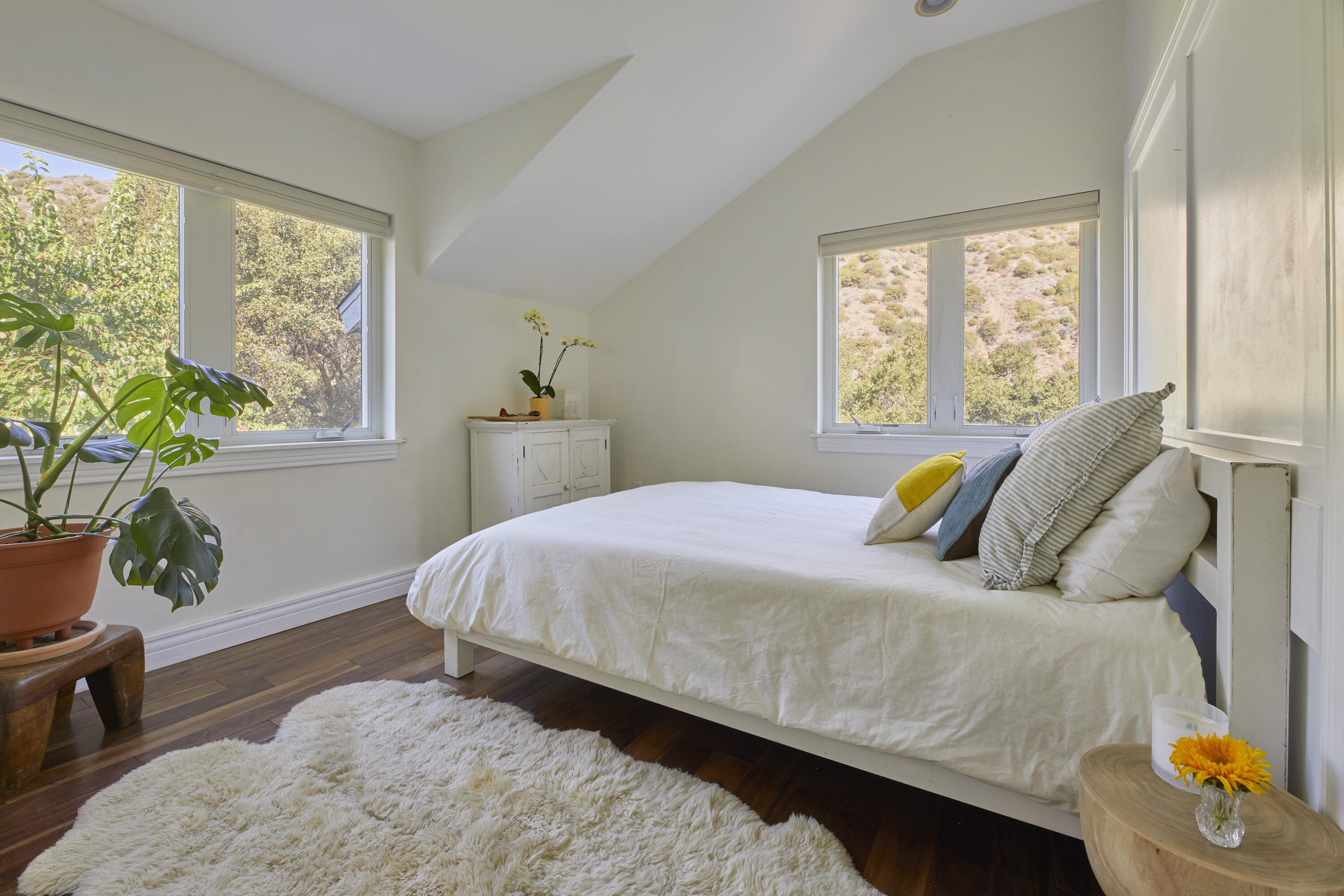 Ojai, California 93023, United States, 6 Bedrooms Bedrooms, ,5 BathroomsBathrooms,Residential,Active,204035