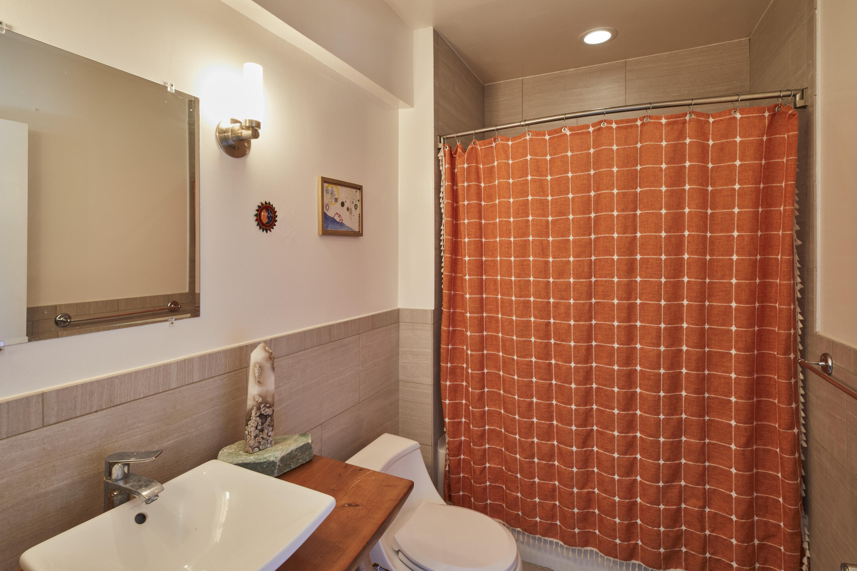 Ojai, California 93023, United States, 6 Bedrooms Bedrooms, ,5 BathroomsBathrooms,Residential,Active,204035