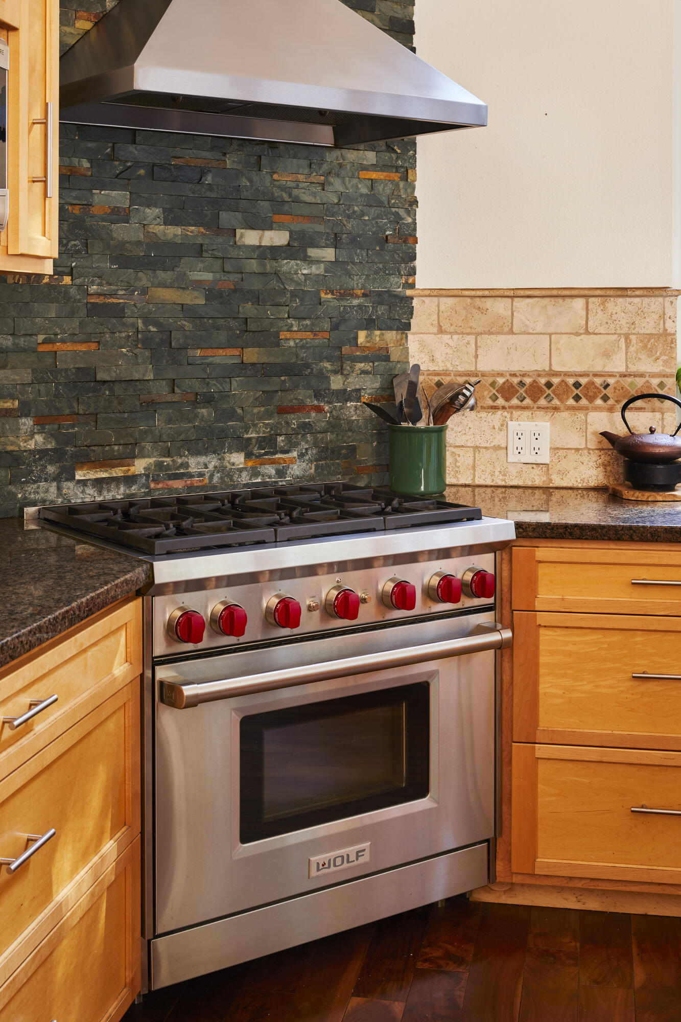 Ojai, California 93023, United States, 6 Bedrooms Bedrooms, ,5 BathroomsBathrooms,Residential,Active,204035