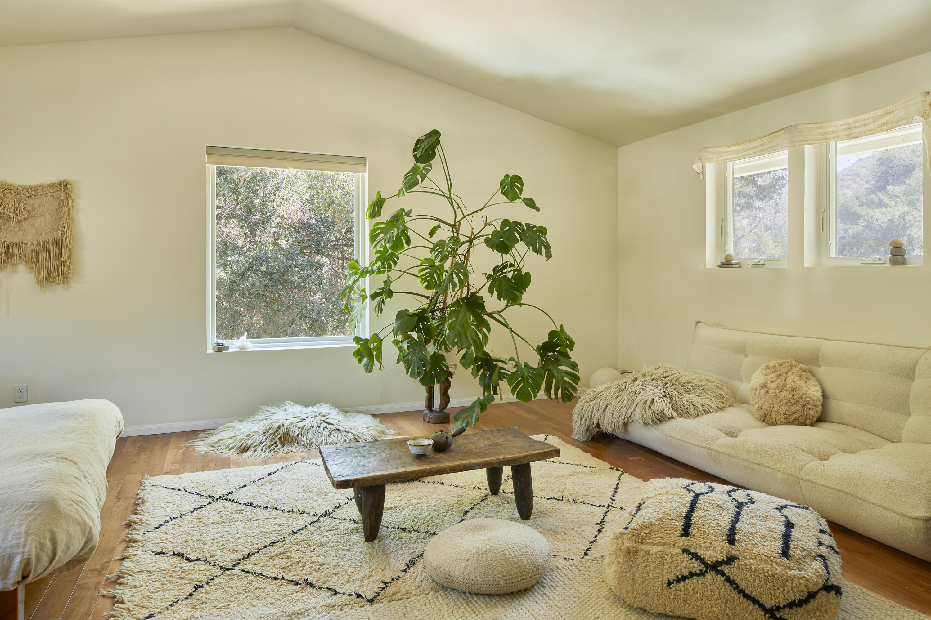 Ojai, California 93023, United States, 6 Bedrooms Bedrooms, ,5 BathroomsBathrooms,Residential,Active,204035