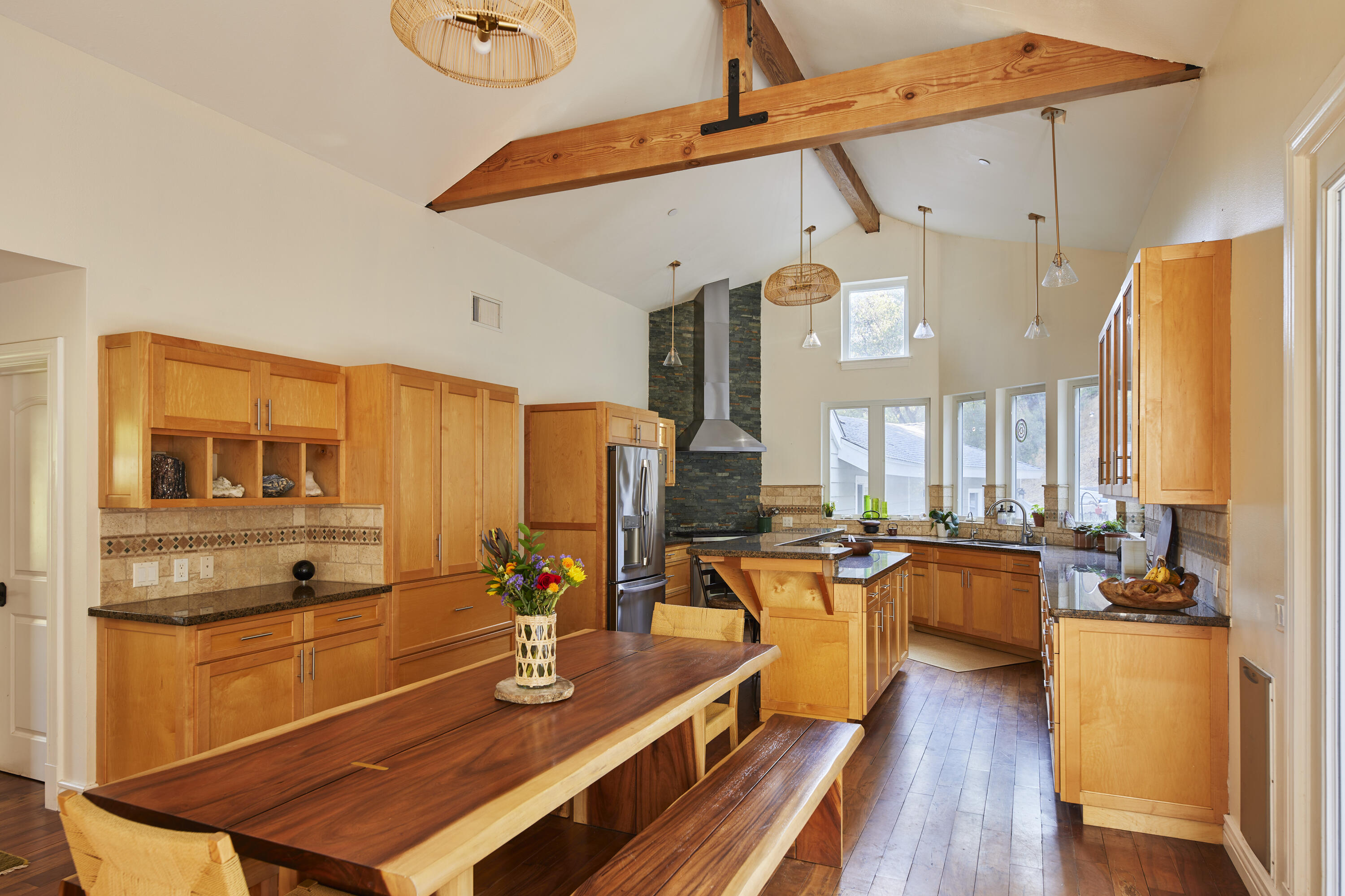 Ojai, California 93023, United States, 6 Bedrooms Bedrooms, ,5 BathroomsBathrooms,Residential,Active,204035