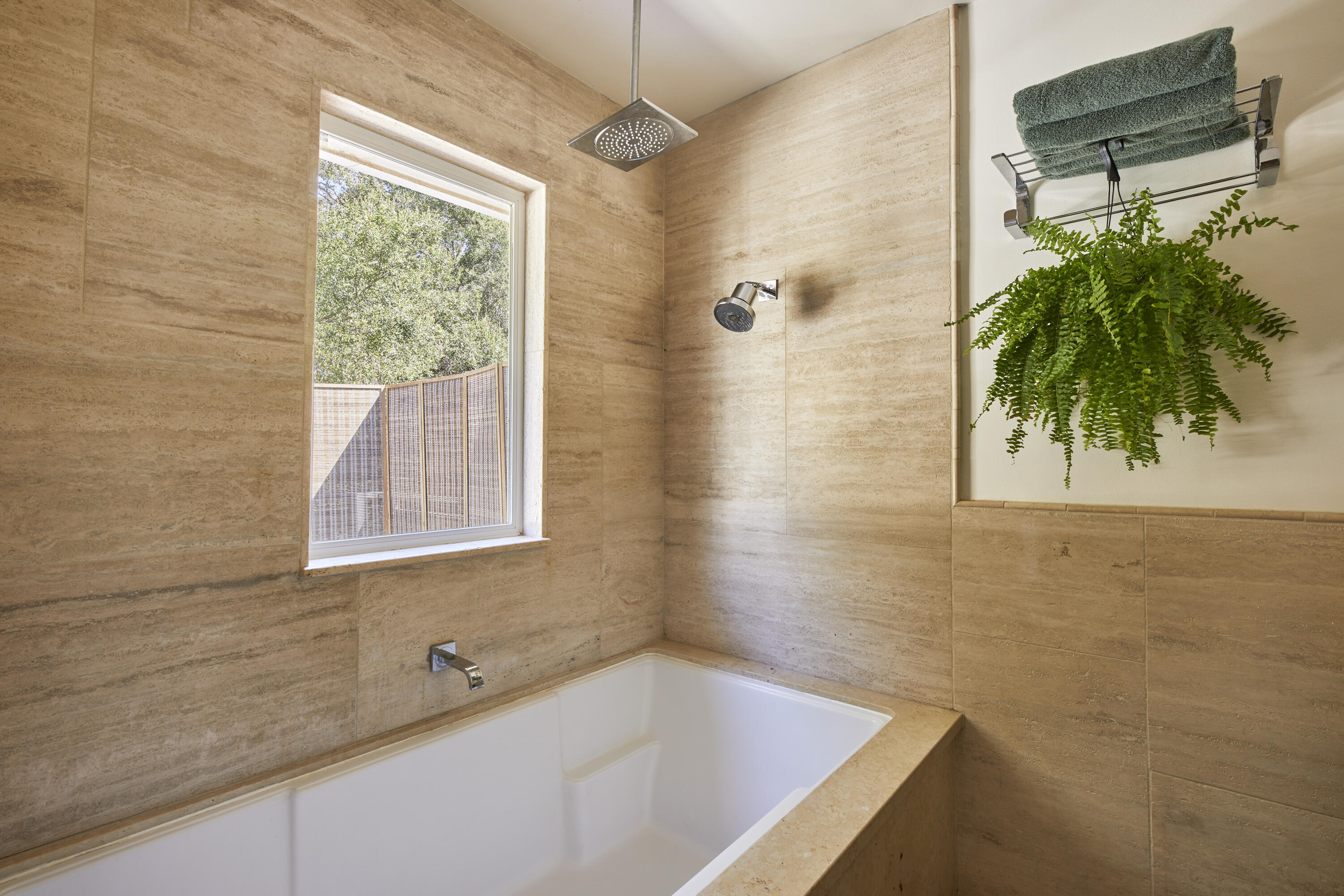 Ojai, California 93023, United States, 6 Bedrooms Bedrooms, ,5 BathroomsBathrooms,Residential,Active,204035