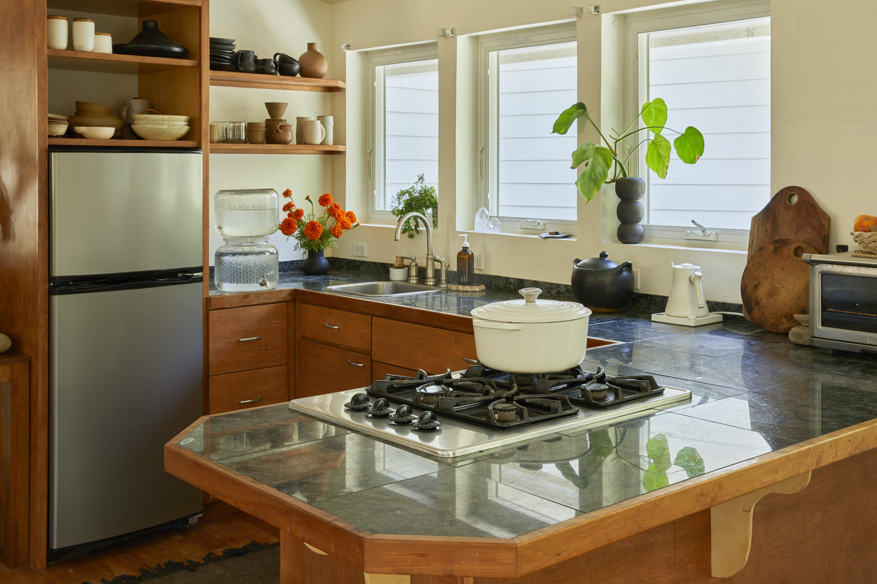 Ojai, California 93023, United States, 6 Bedrooms Bedrooms, ,5 BathroomsBathrooms,Residential,Active,204035