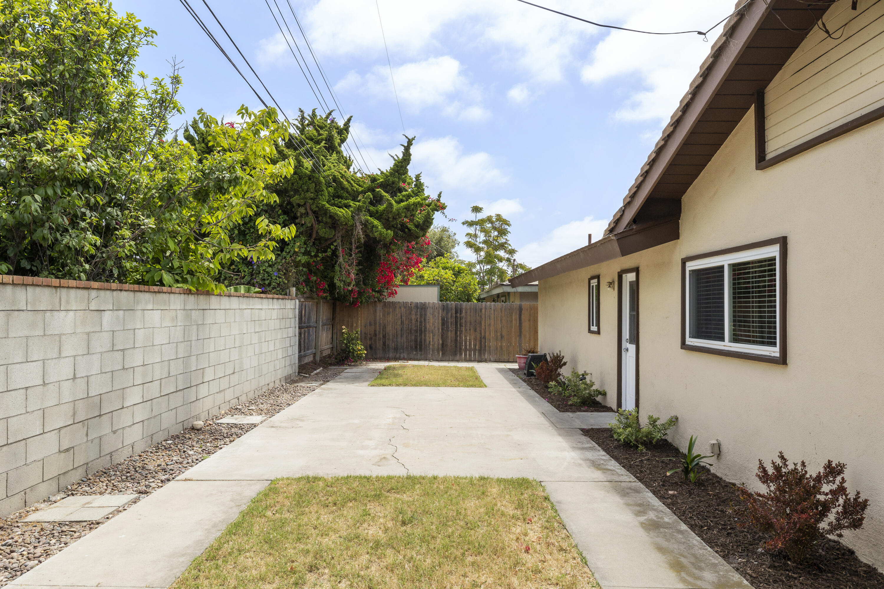 Oxnard, California 93030, United States, 3 Bedrooms Bedrooms, ,3 BathroomsBathrooms,Residential,Active,164039