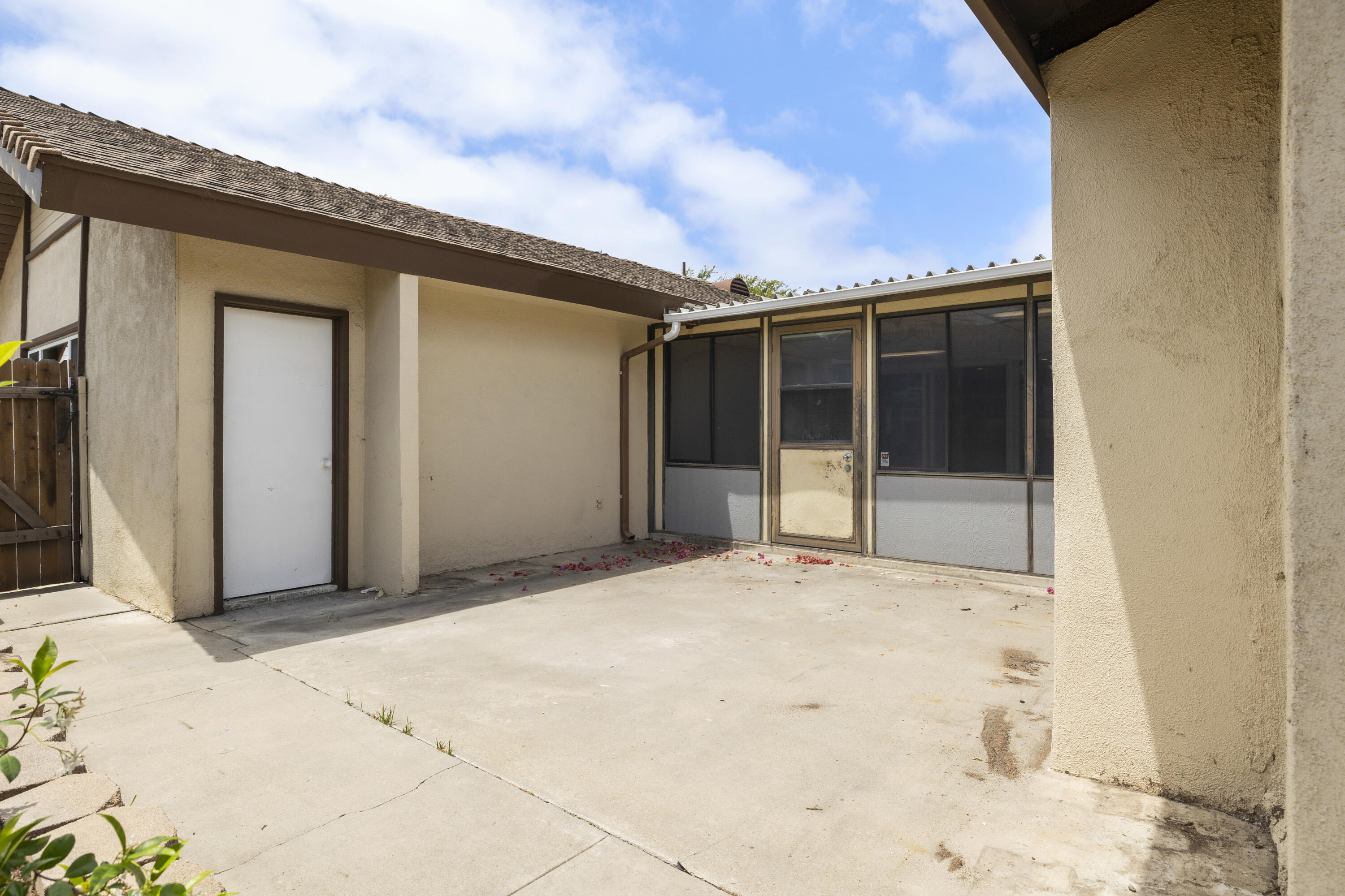 Oxnard, California 93030, United States, 3 Bedrooms Bedrooms, ,3 BathroomsBathrooms,Residential,Active,164039