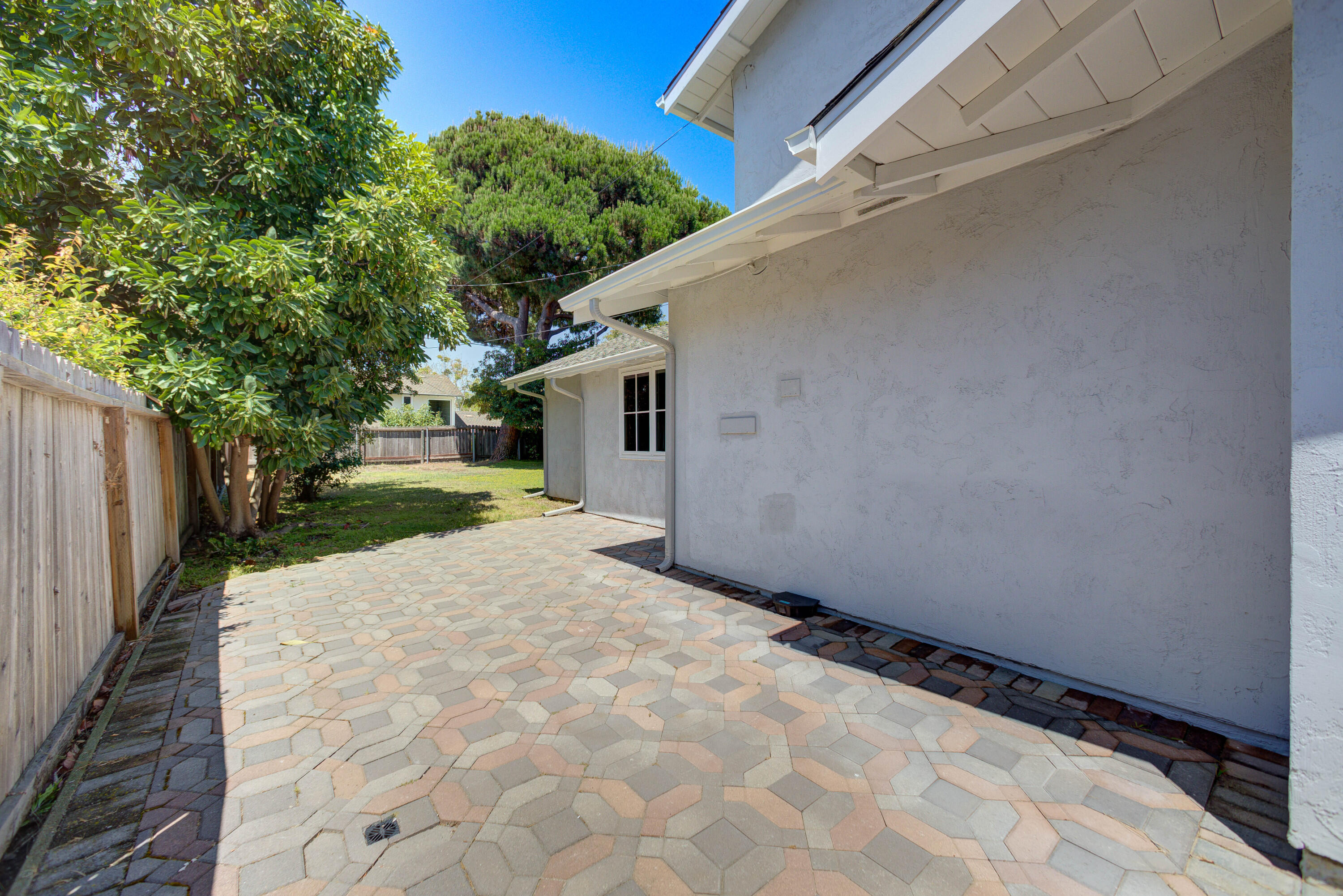 Santa Barbara, California 93117, United States, 4 Bedrooms Bedrooms, ,3 BathroomsBathrooms,Residential,Pending,186496