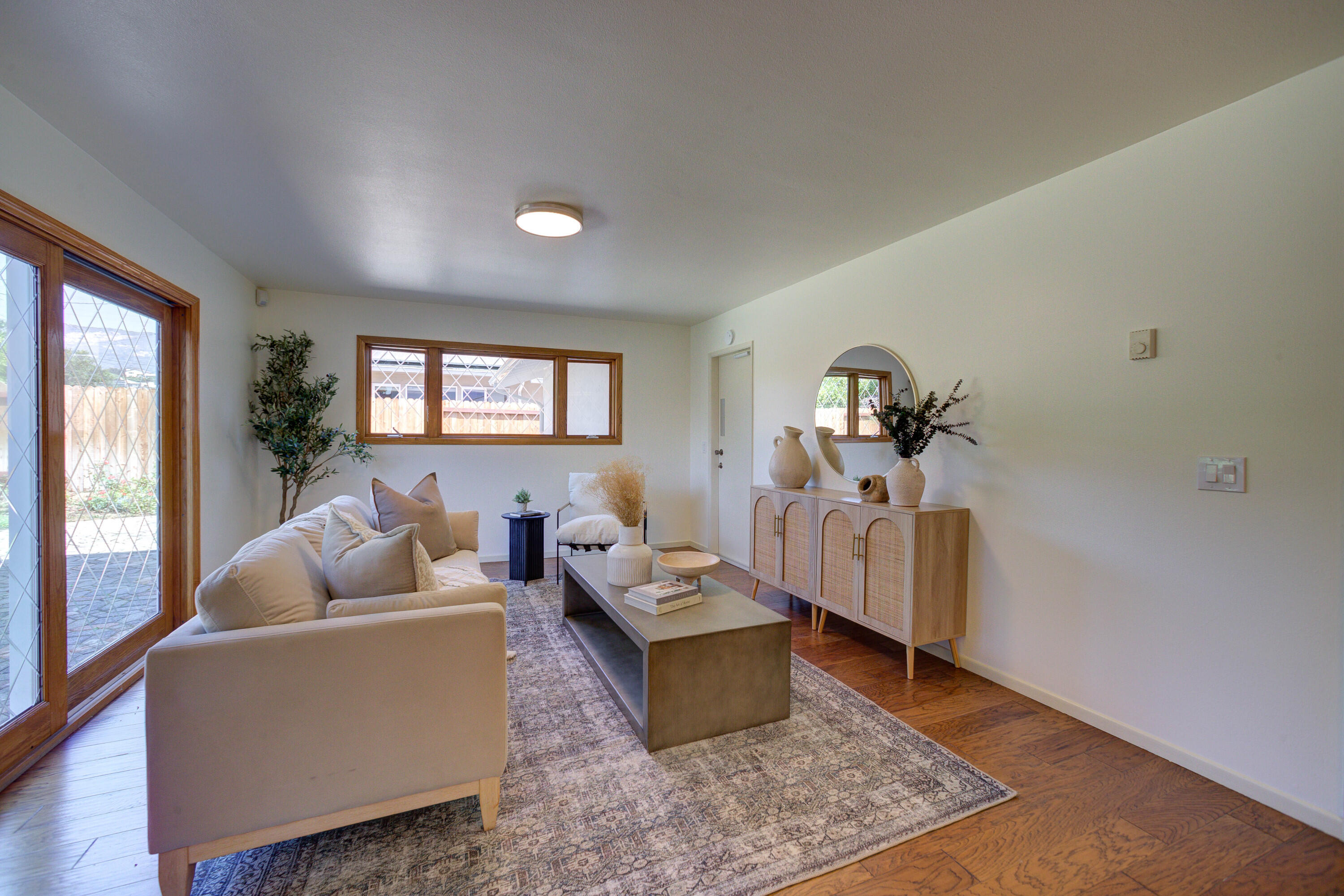 Santa Barbara, California 93117, United States, 4 Bedrooms Bedrooms, ,3 BathroomsBathrooms,Residential,Pending,186496